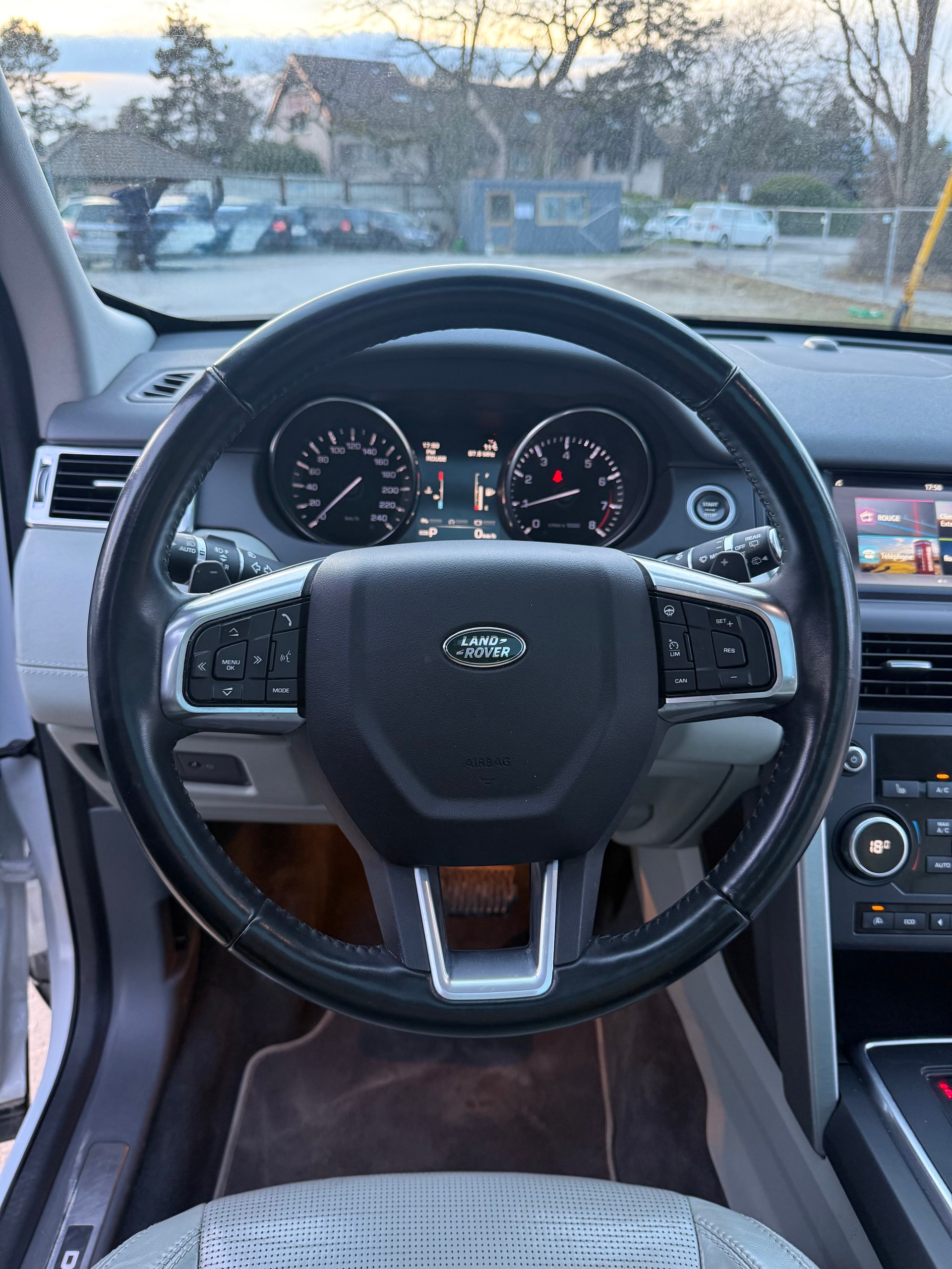 LAND ROVER Discovery Sport 2.0 Si4 HSE Luxury AT9-image-9