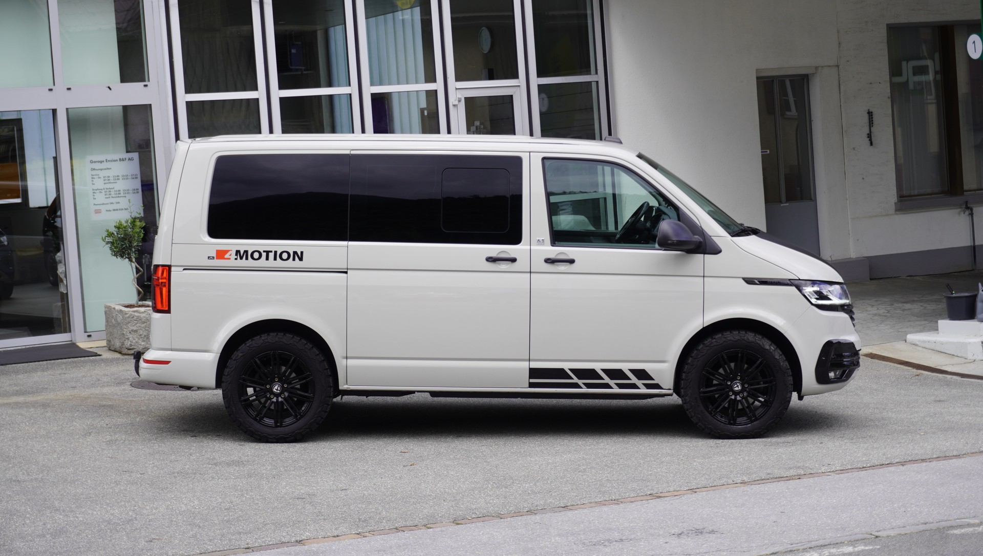 VW T6.1 2.0 TDI Caravelle 4Motion DSG-showroom-element-2