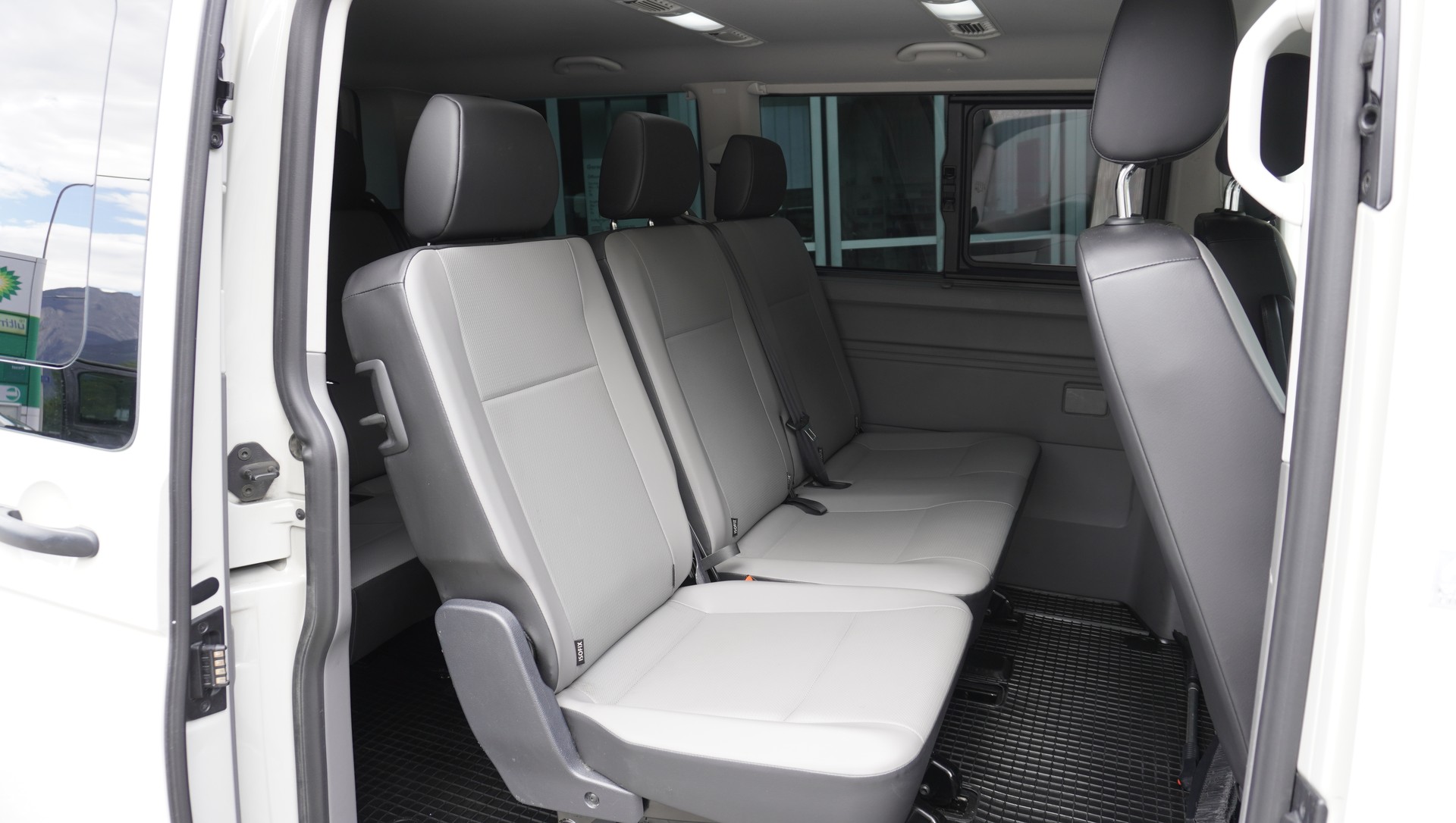 VW T6.1 2.0 TDI Caravelle 4Motion DSG-image-19