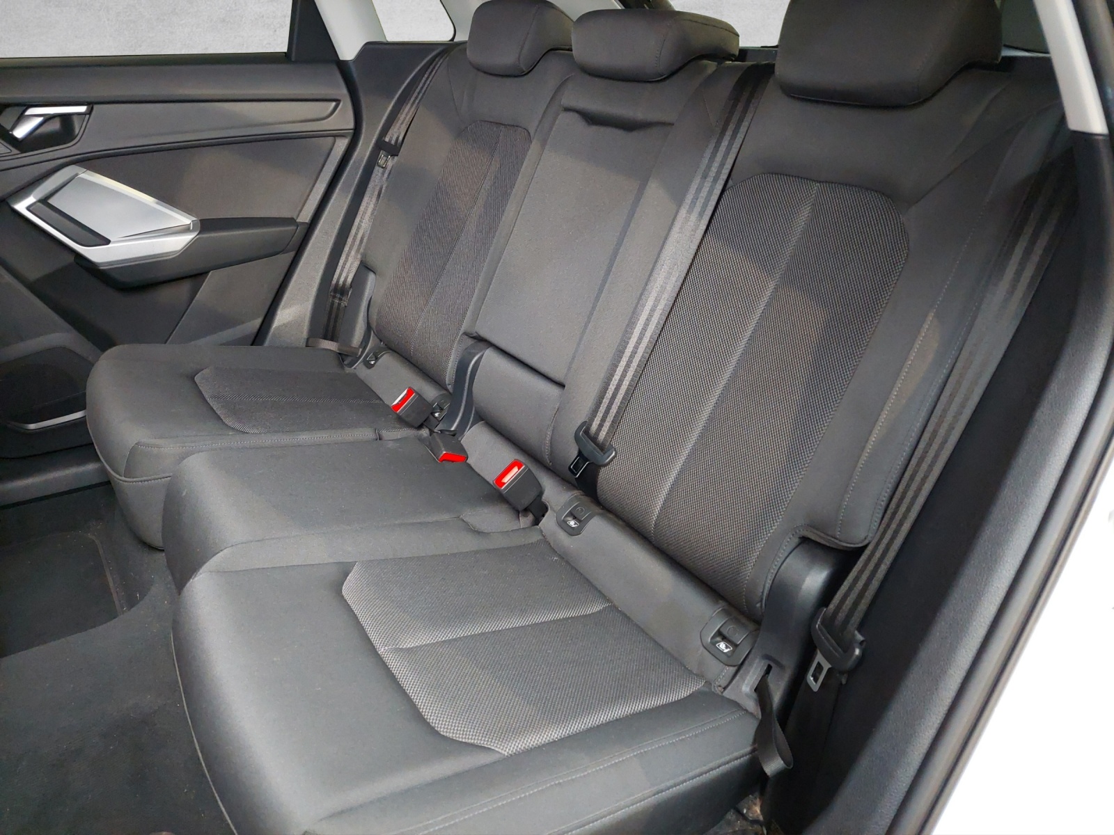 AUDI Q3 35 TDI S line quattro S-tronic-image-7