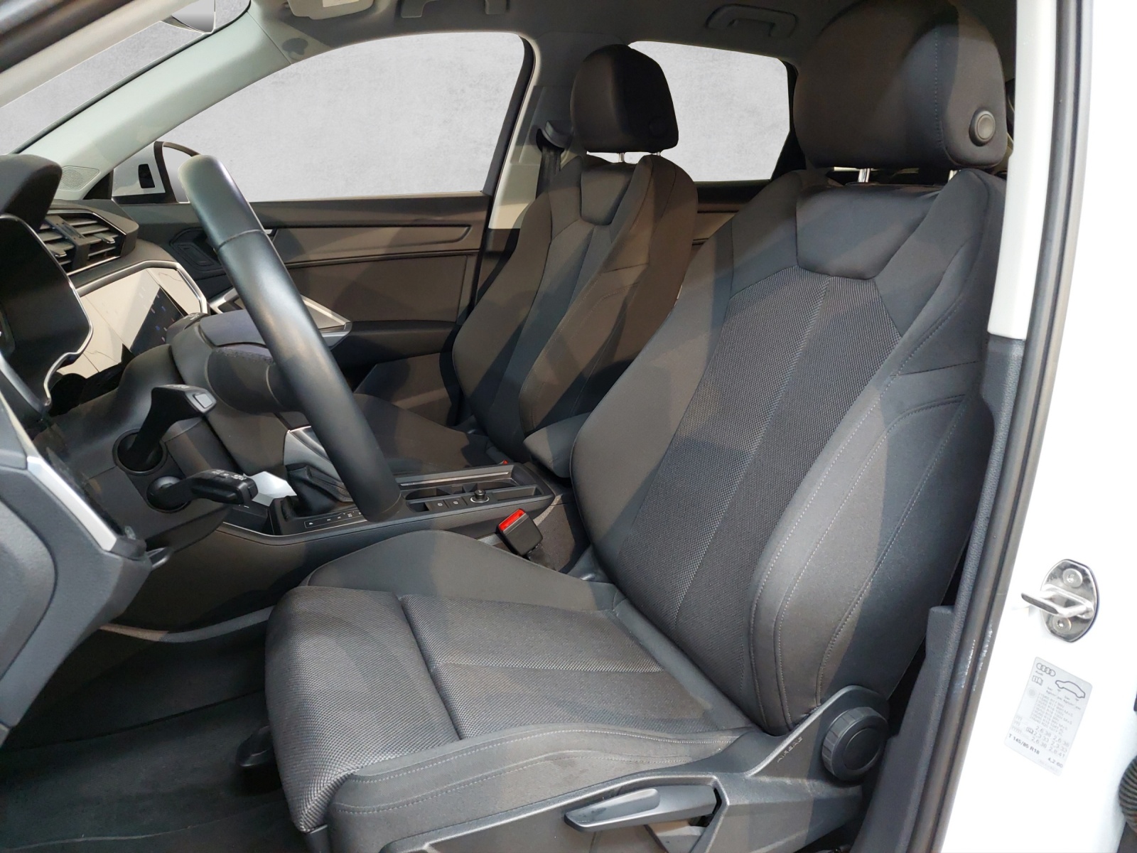 AUDI Q3 35 TDI S line quattro S-tronic-image-5