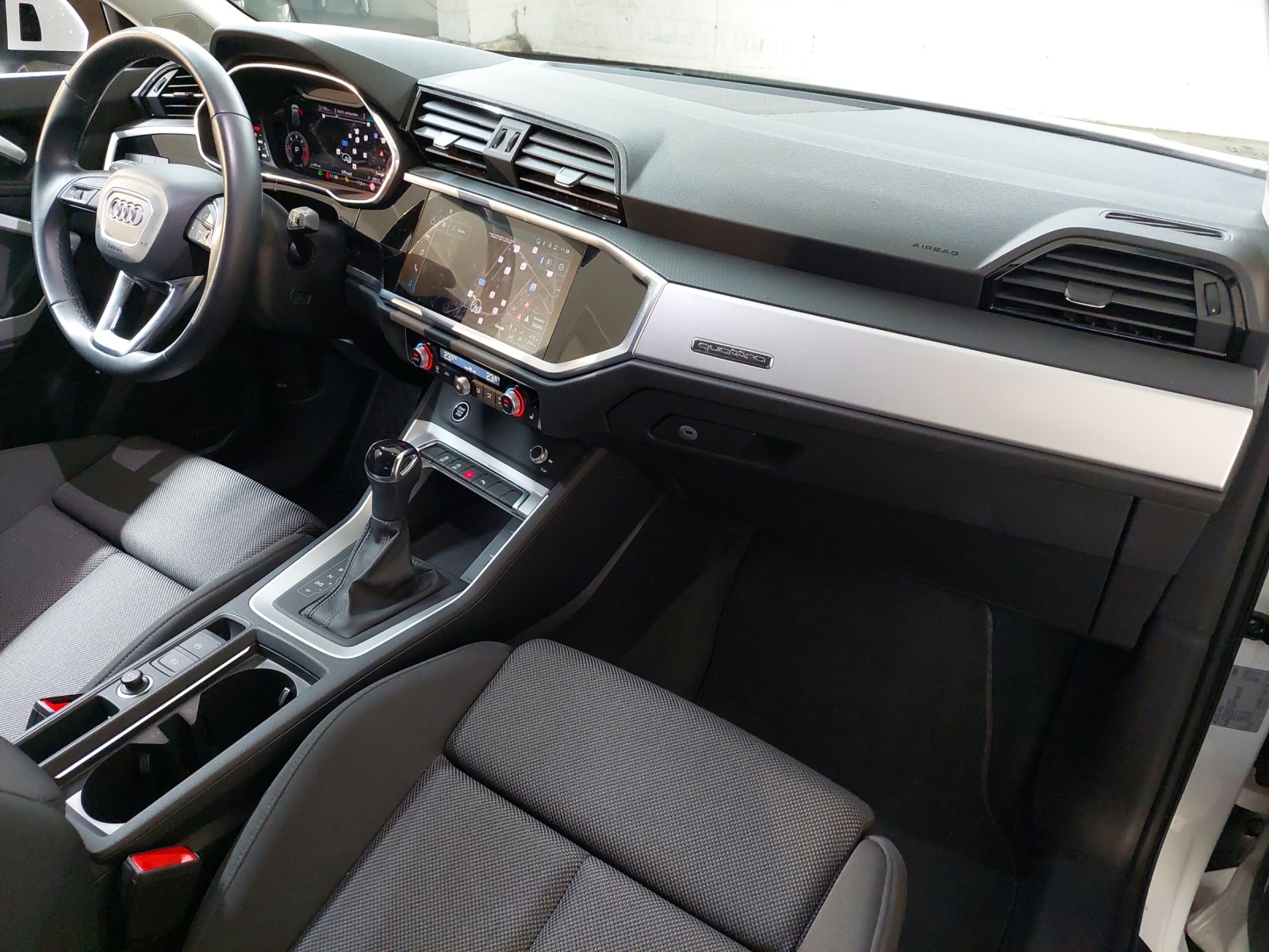 AUDI Q3 35 TDI S line quattro S-tronic-image-9