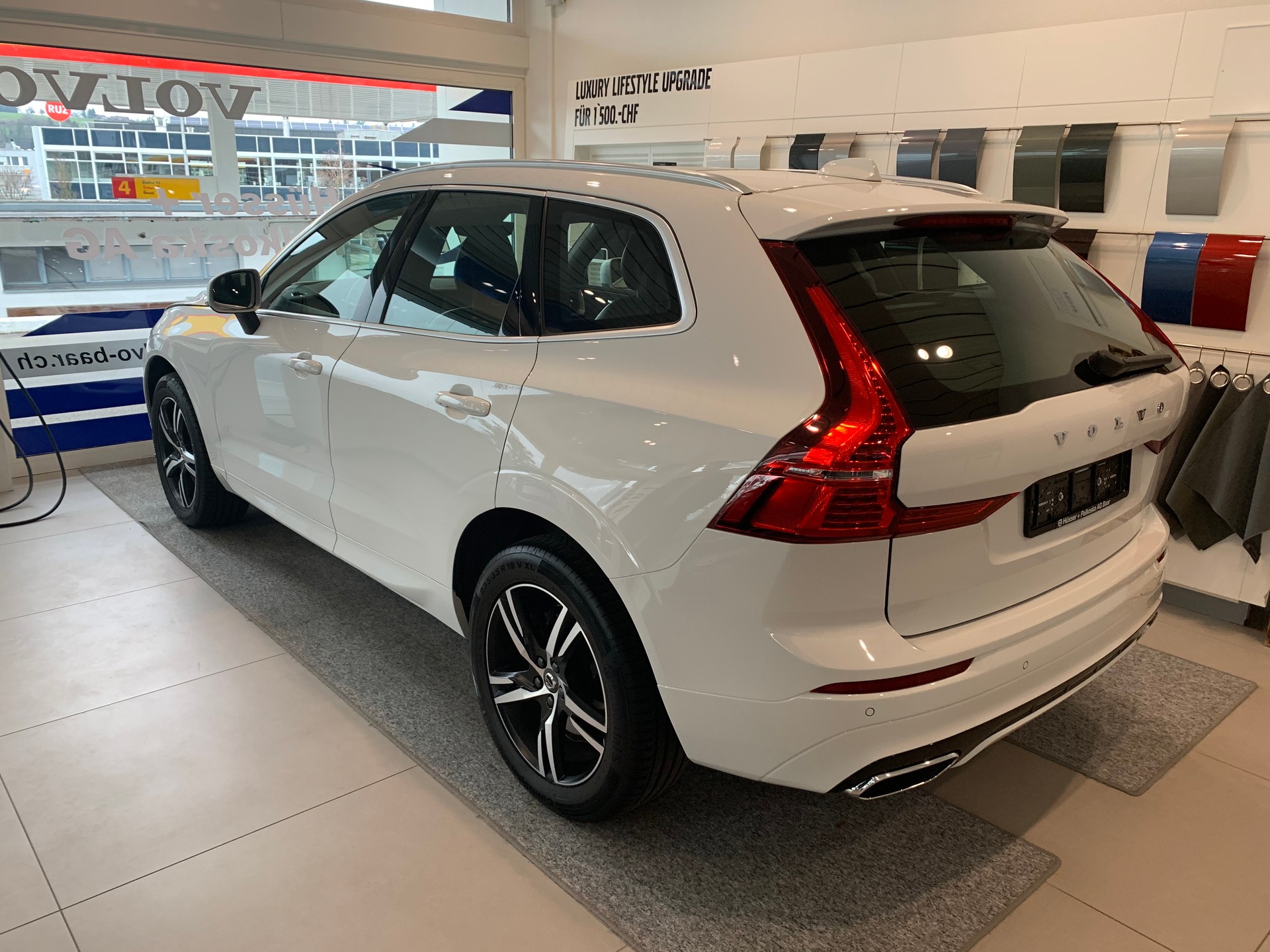 VOLVO XC60 D4 AWD R-Design-image-4