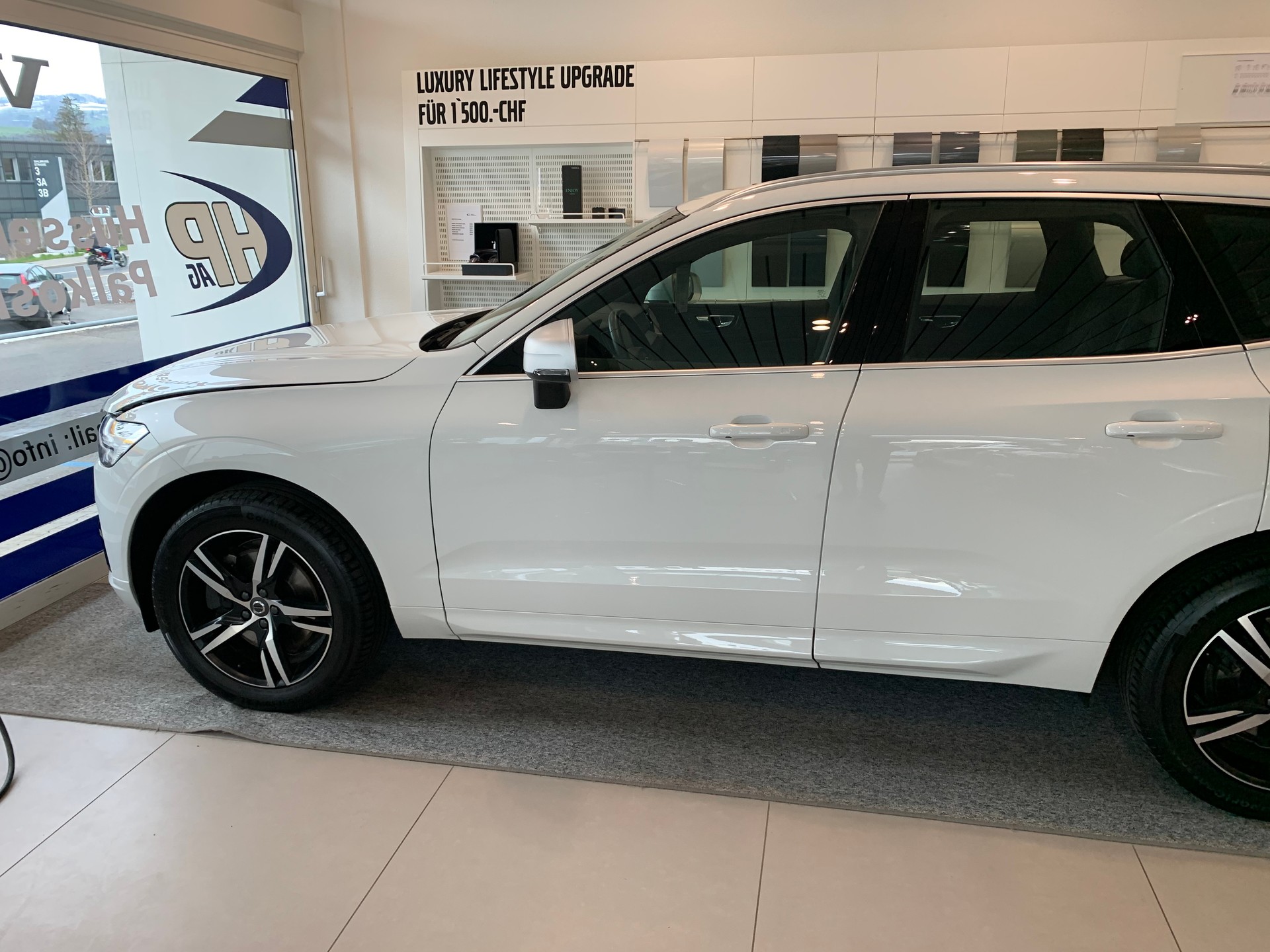 VOLVO XC60 D4 AWD R-Design-image-3