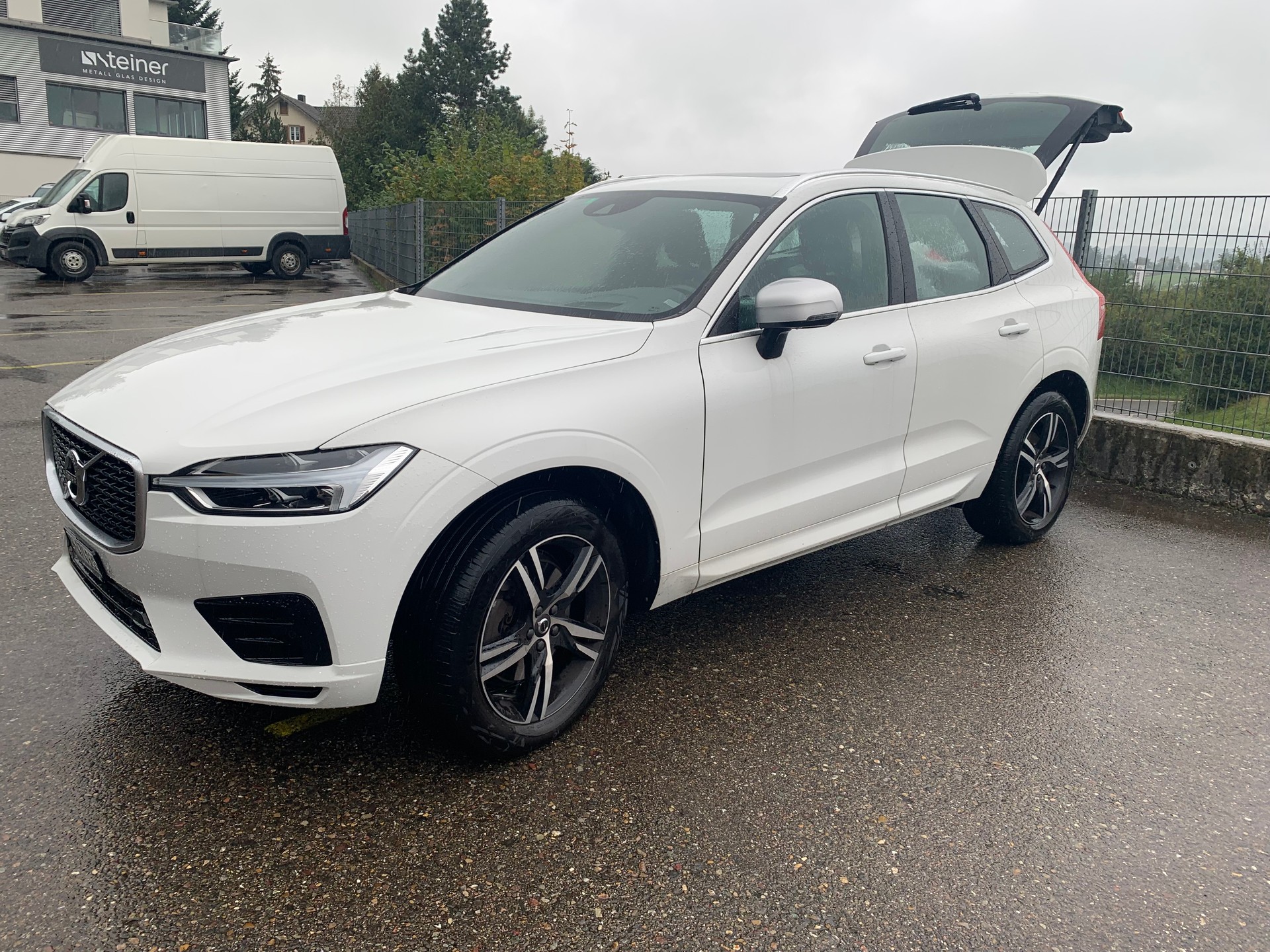 VOLVO XC60 D4 AWD R-Design-image-2