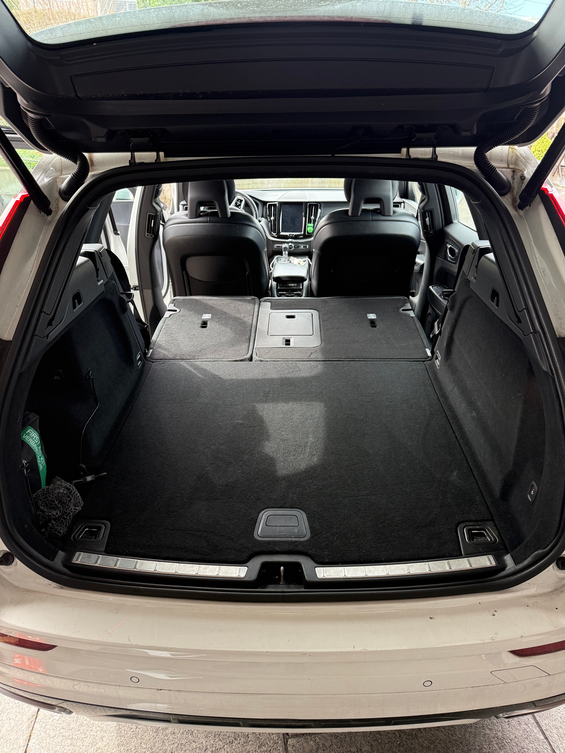 VOLVO XC60 D4 AWD R-Design-image-7