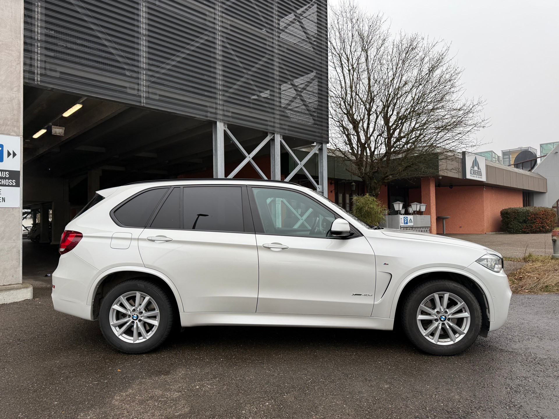 BMW X5 xDrive 40d M-Paket Steptronic-image-2