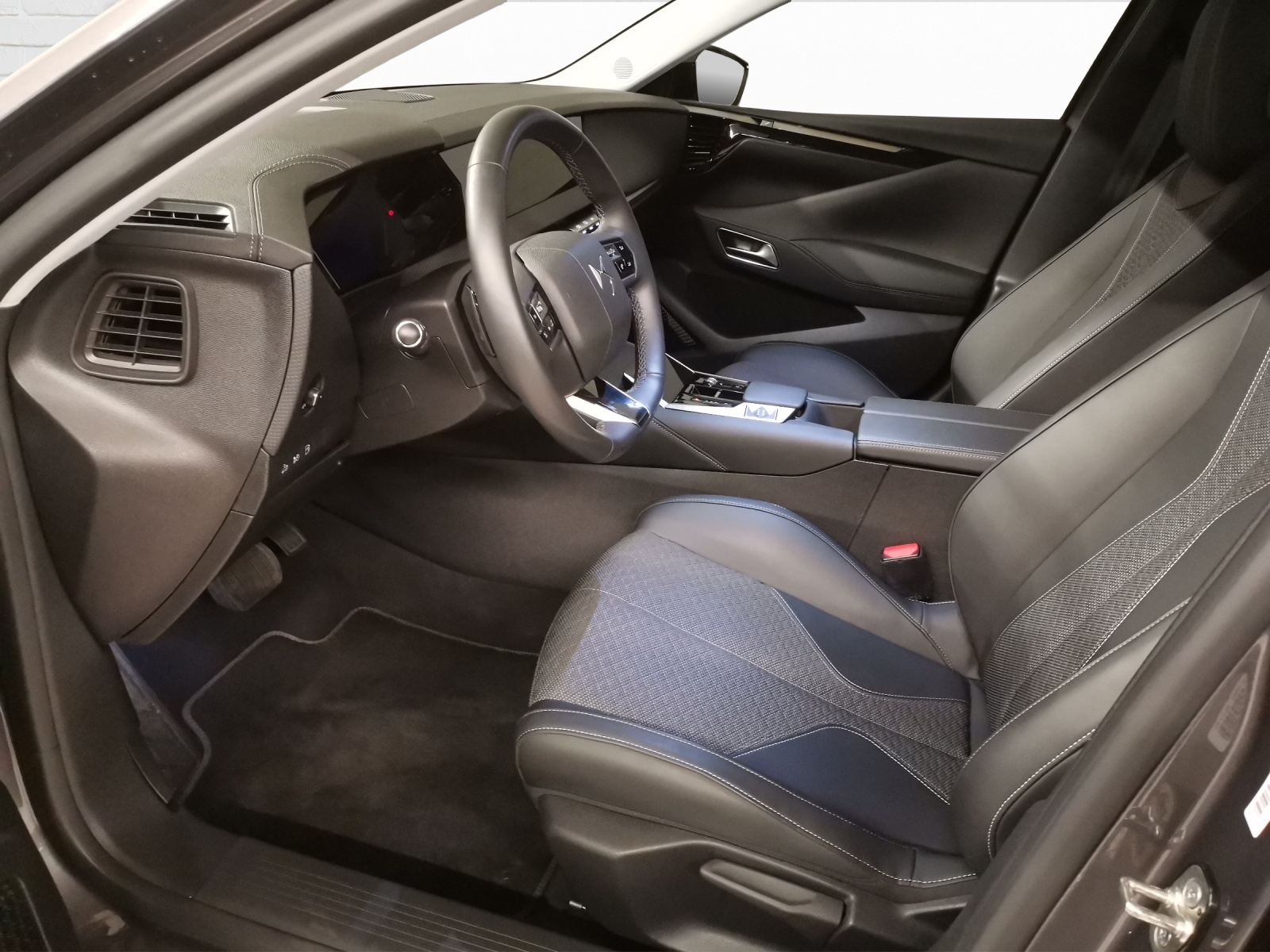 DS AUTOMOBILES DS4 1.6 E-Tense Trocadero-image-6