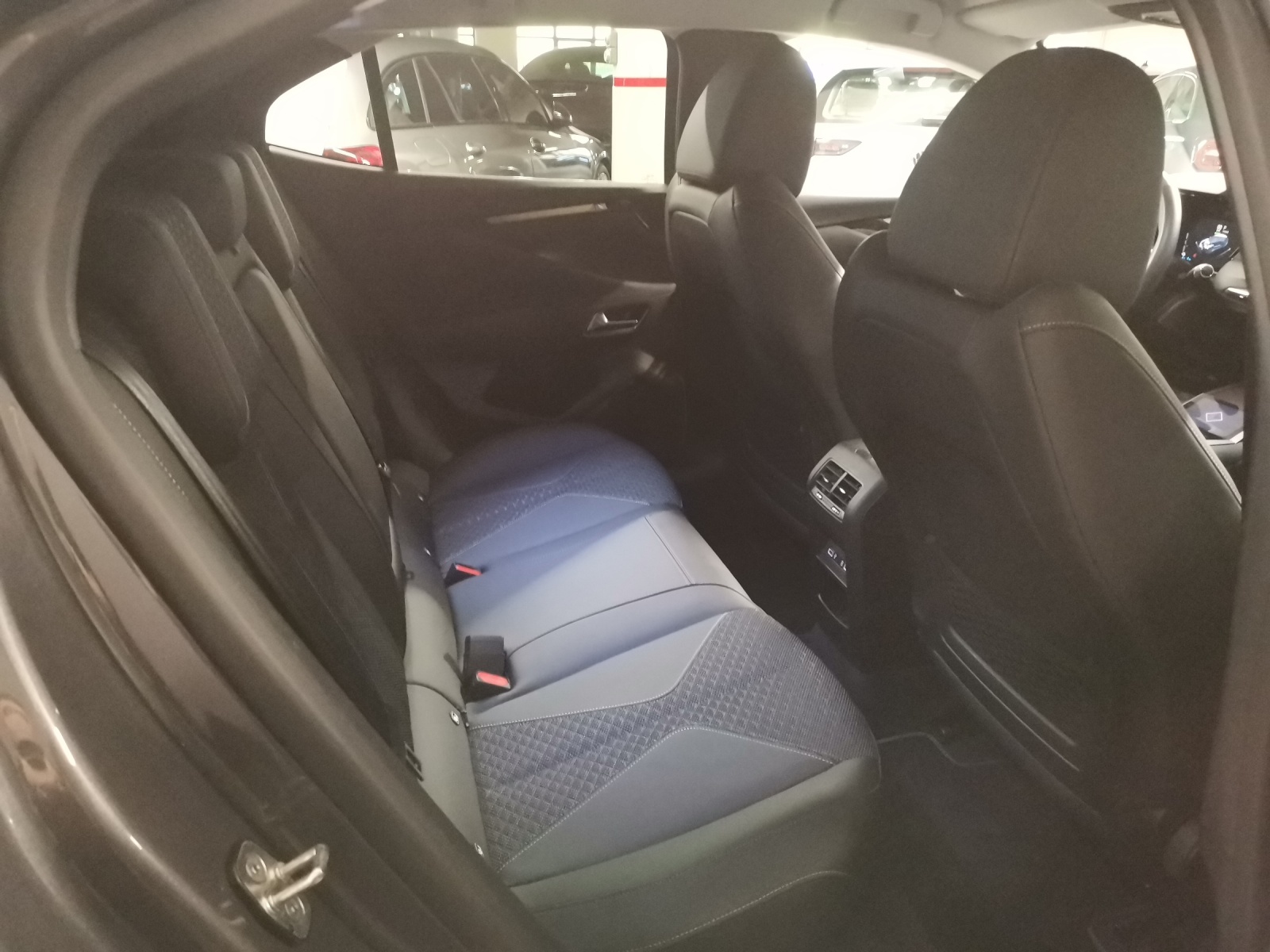DS AUTOMOBILES DS4 1.6 E-Tense Trocadero-image-9