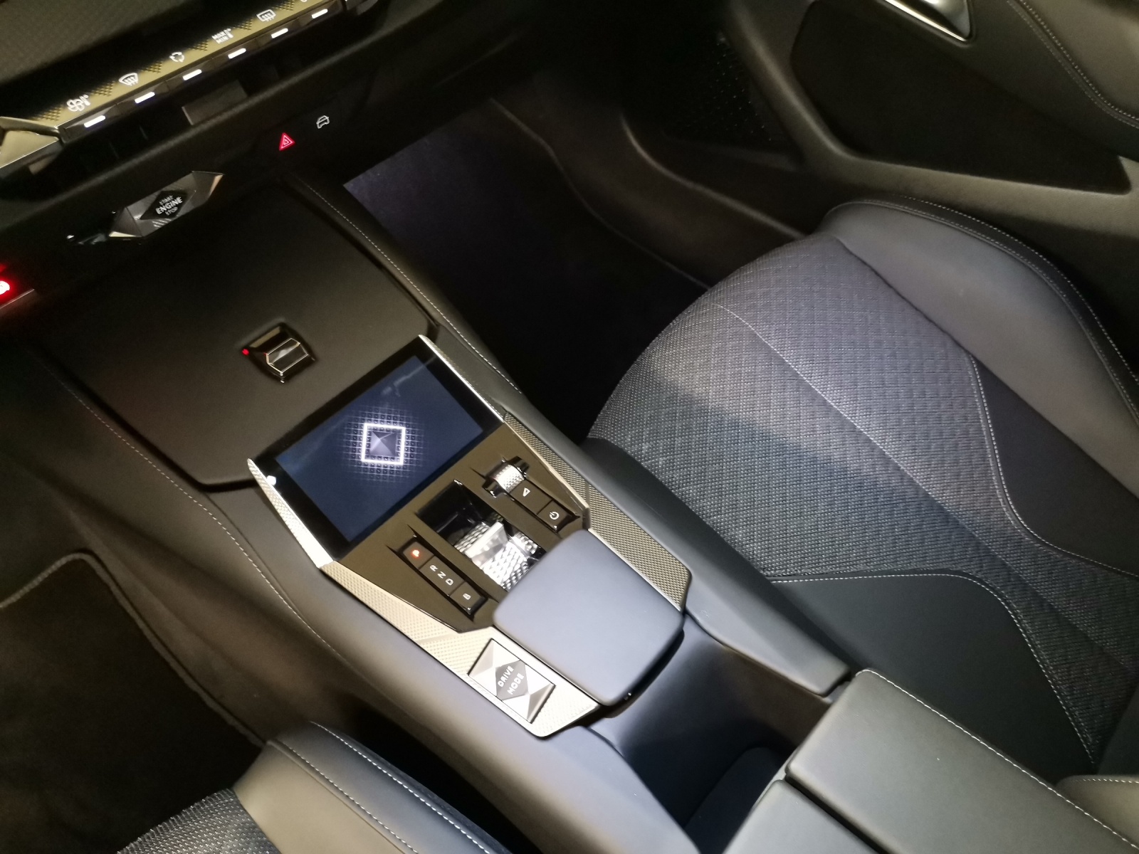 DS AUTOMOBILES DS4 1.6 E-Tense Trocadero-image-15