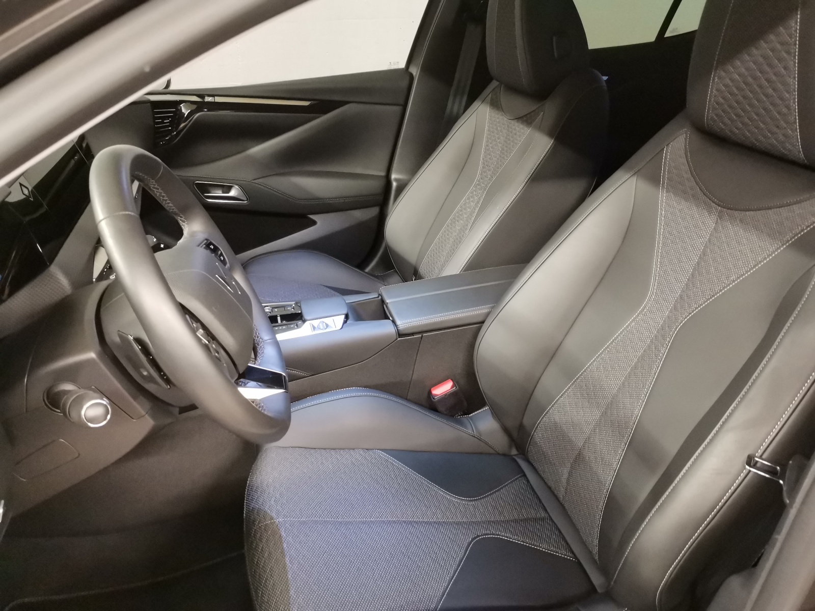 DS AUTOMOBILES DS4 1.6 E-Tense Trocadero-image-13