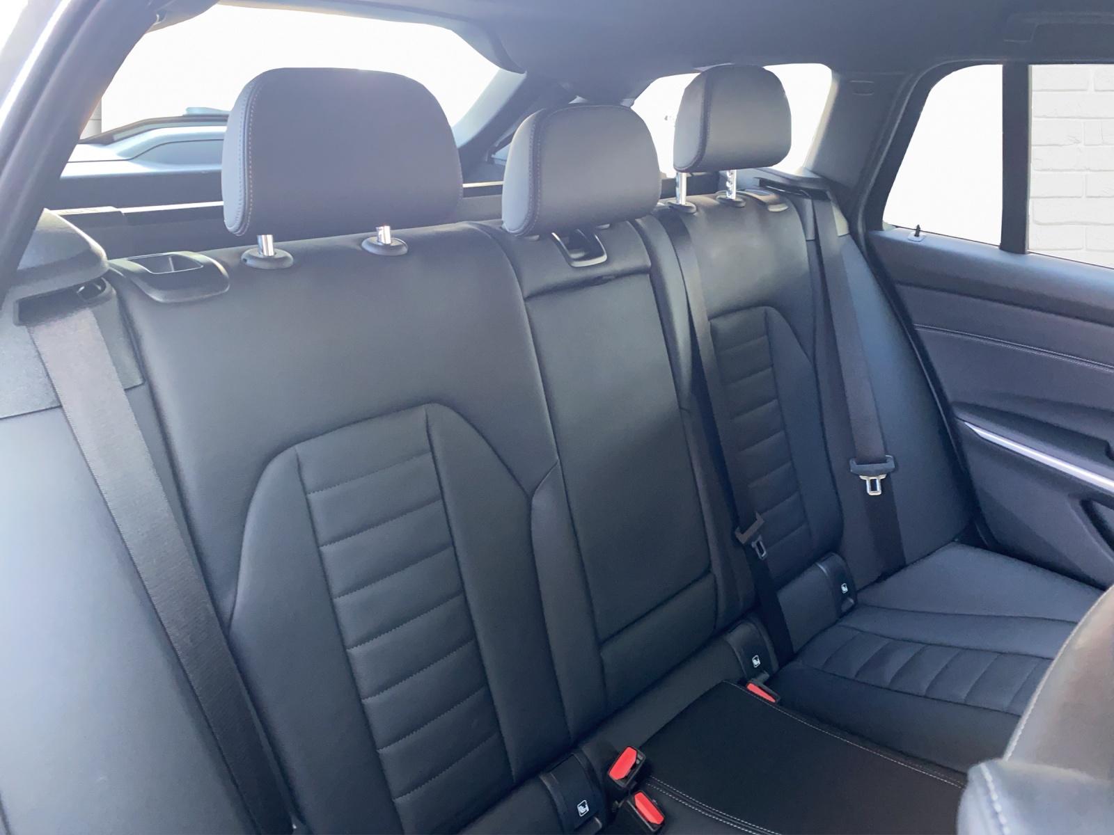 BMW 330d xDrive SAG Touring-image-11