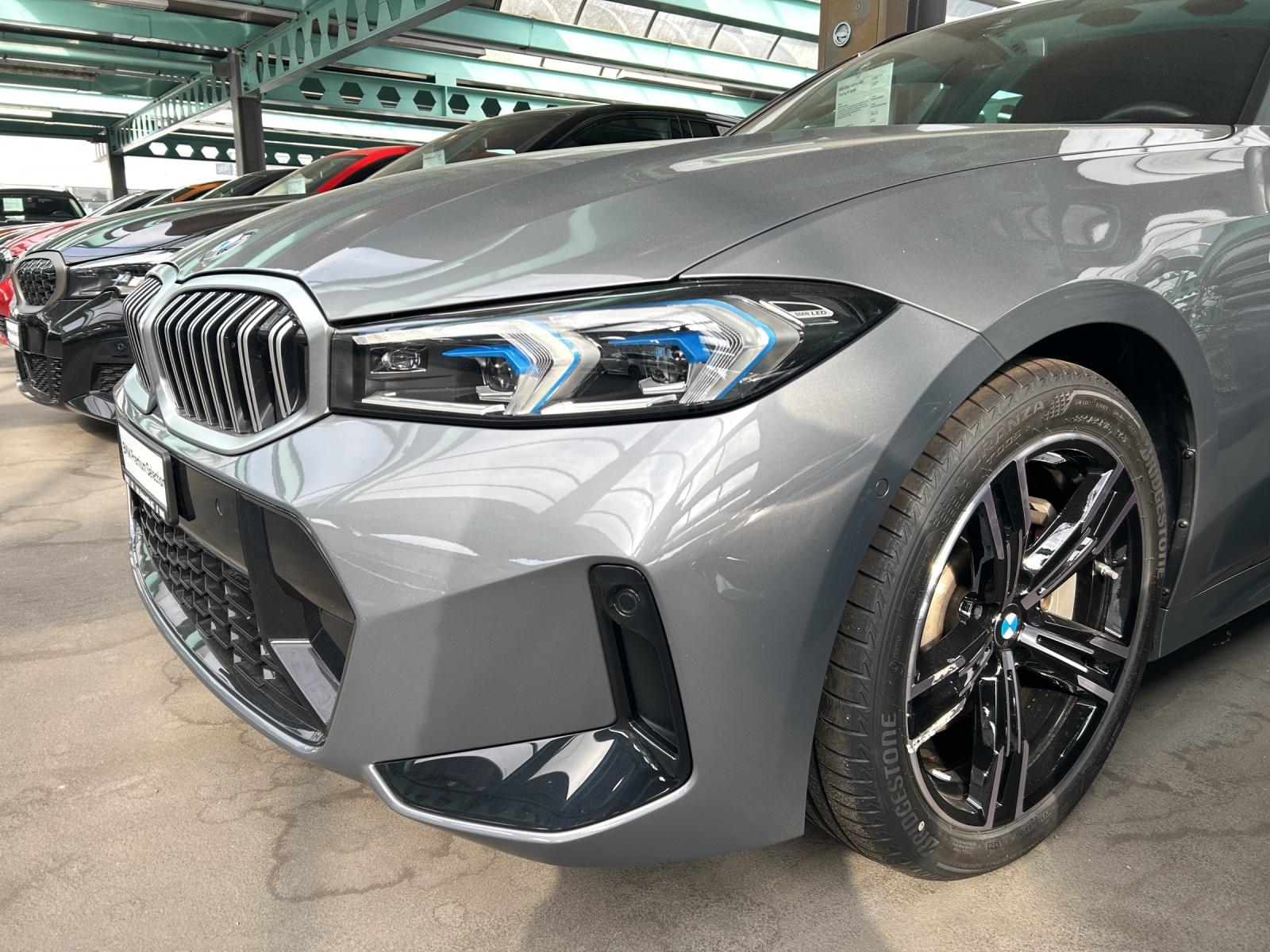 BMW 330d xDrive SAG Touring-image-18