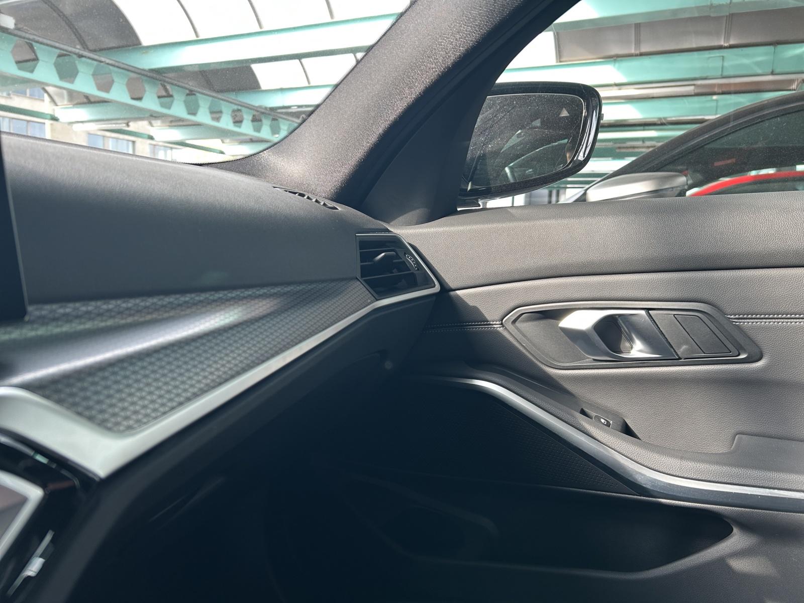 BMW 330d xDrive SAG Touring-image-15