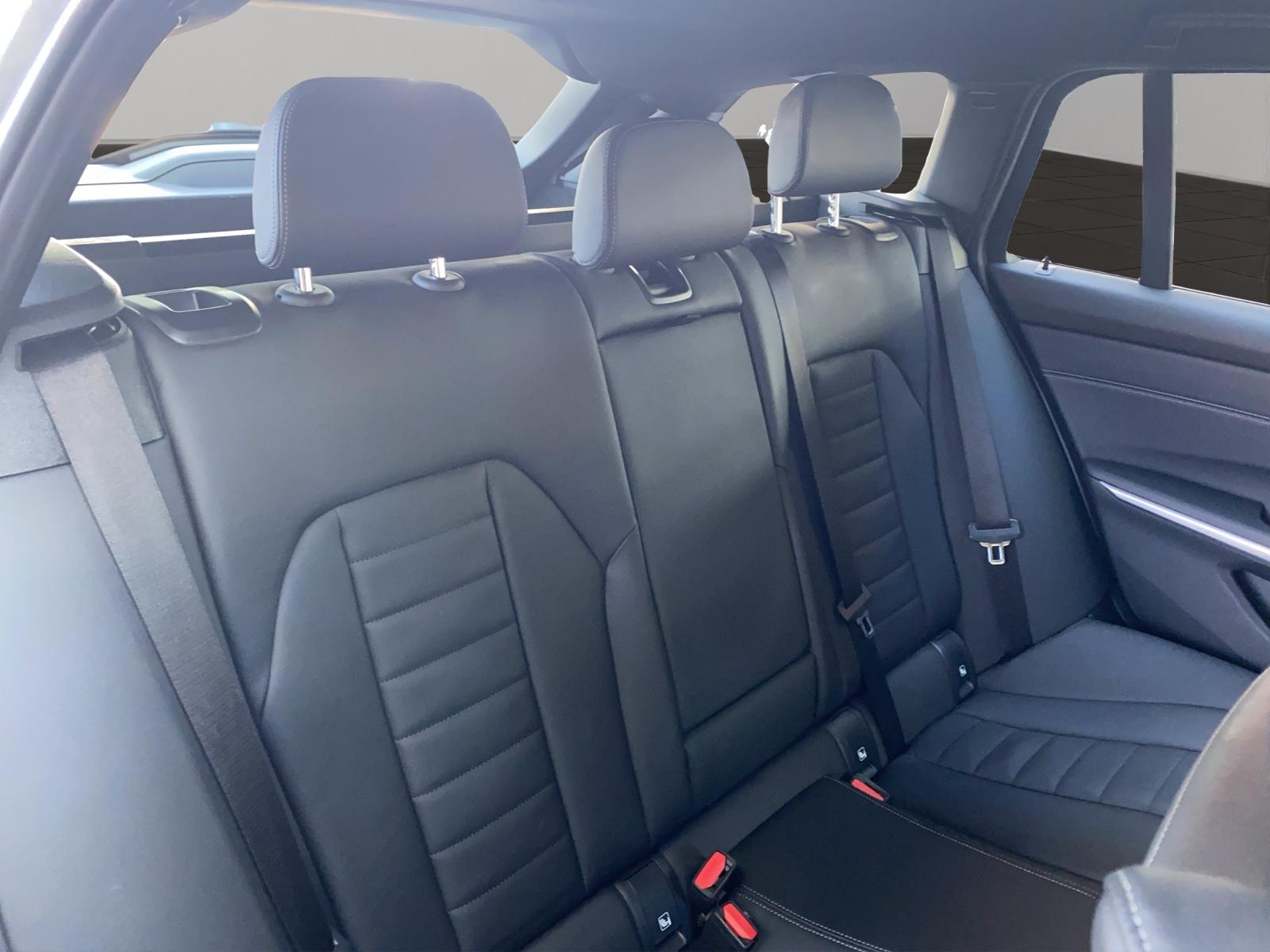 BMW 330d xDrive SAG Touring-image-11