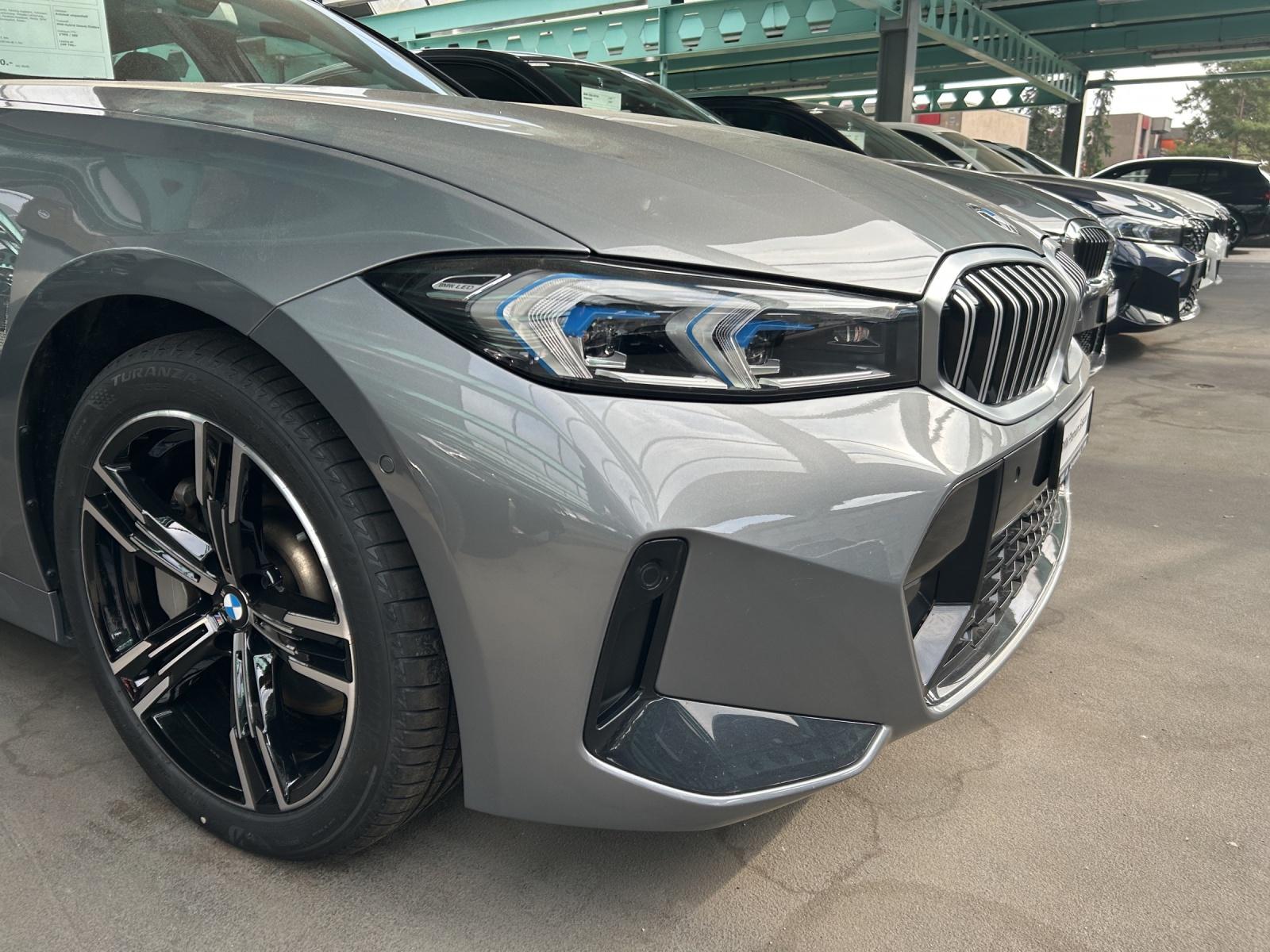 BMW 330d xDrive SAG Touring-image-19