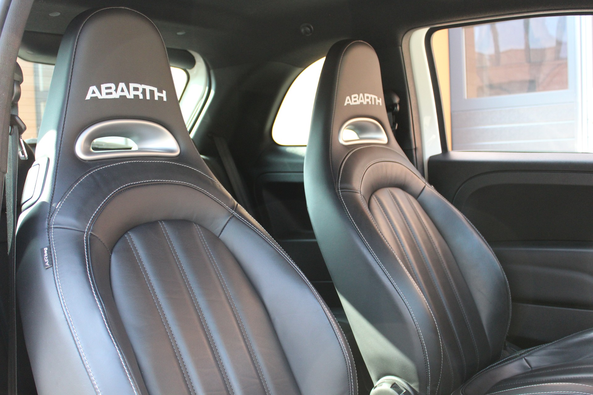 FIAT 595 1.4 16V Turbo Abarth Competizione - "Pack Carbone * Echappement Monza * GPS * Aide au Station. * Distribution faite"-image-16