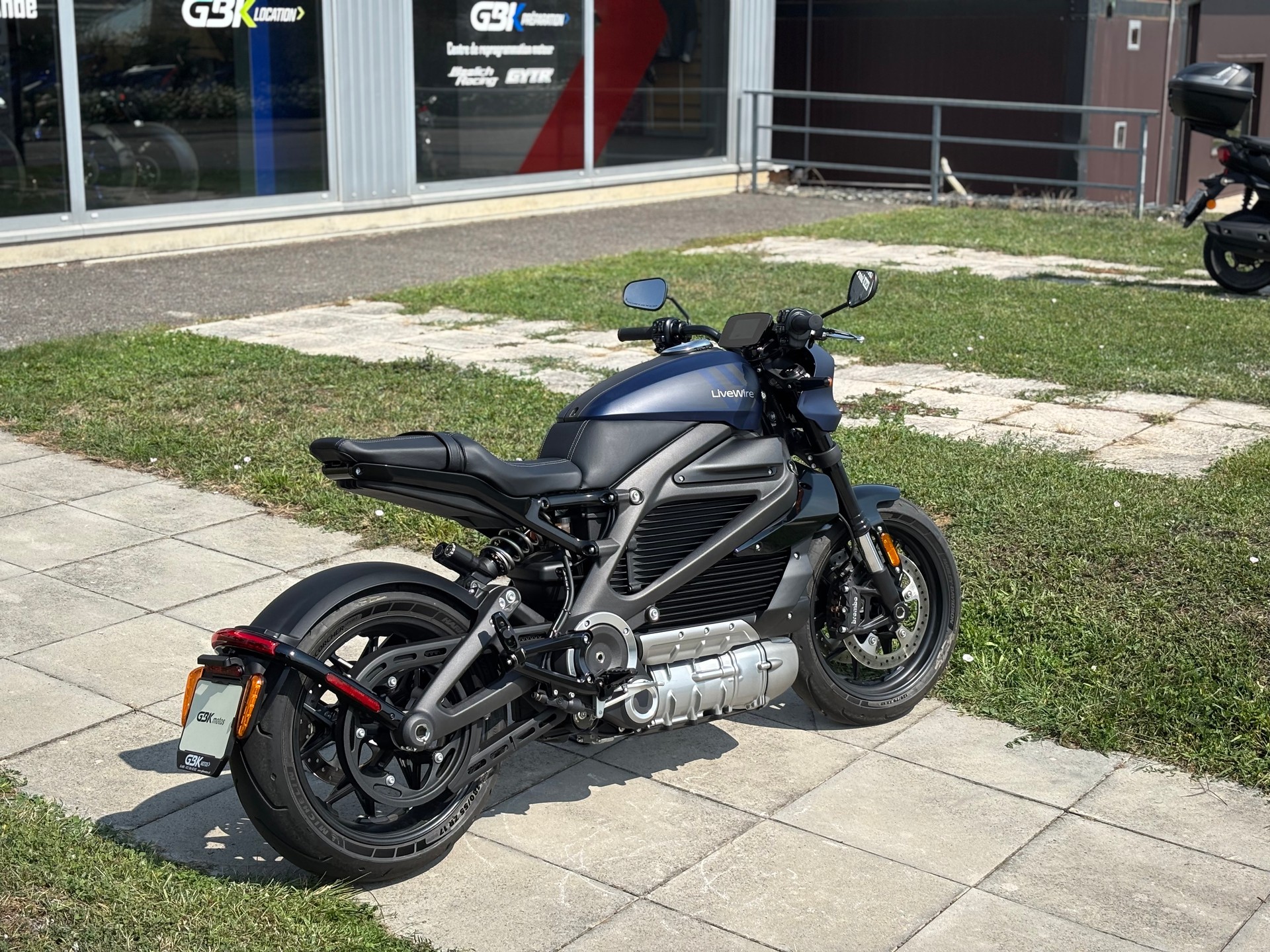 LIVEWIRE One-showroom-element-2