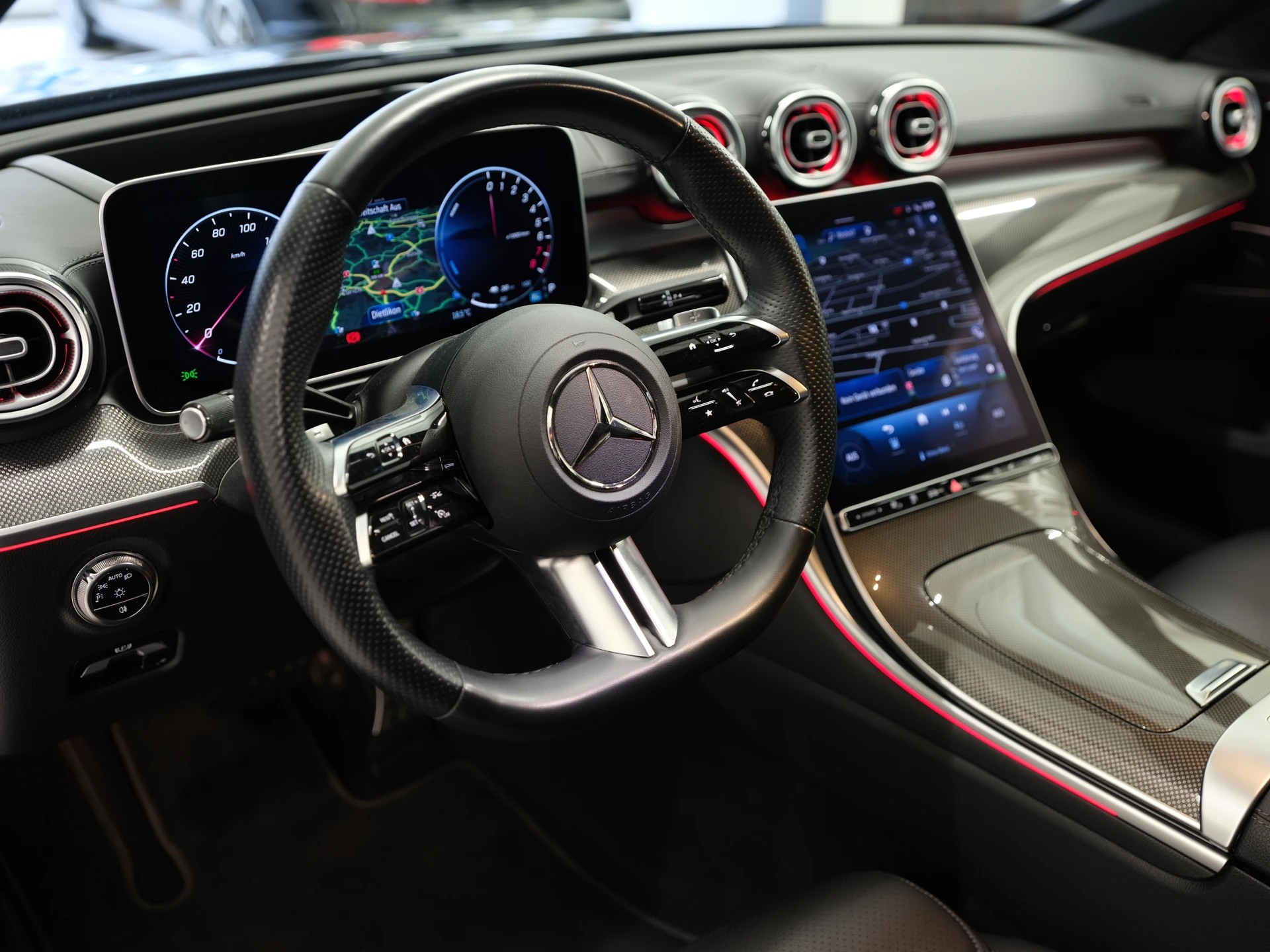 MERCEDES-BENZ C 300 e T AMG Line-image-3