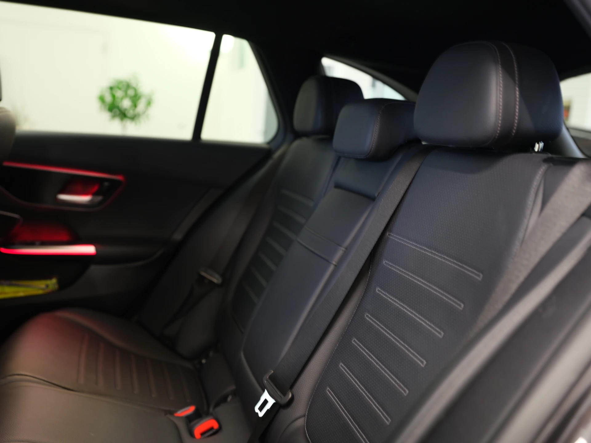 MERCEDES-BENZ C 300 e T AMG Line-image-5