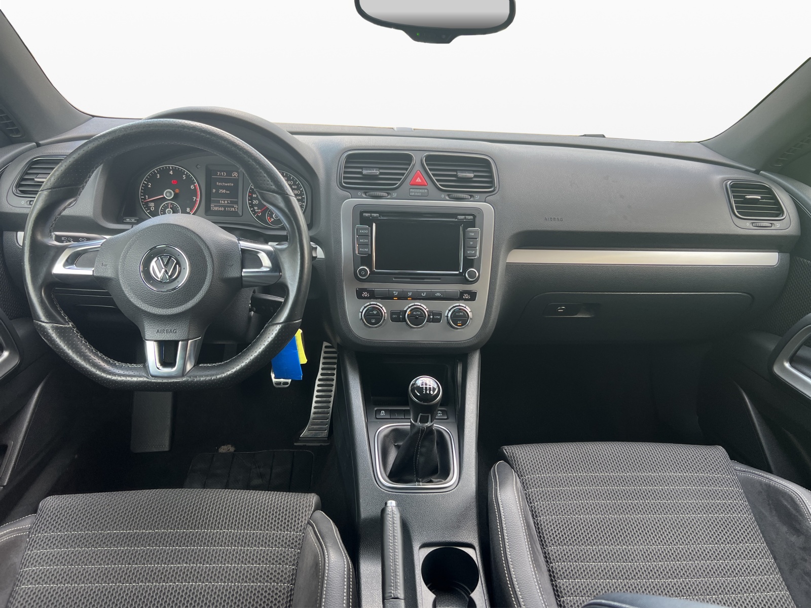 VW Scirocco 1.4 TSI BlueMotion Technology-image-9