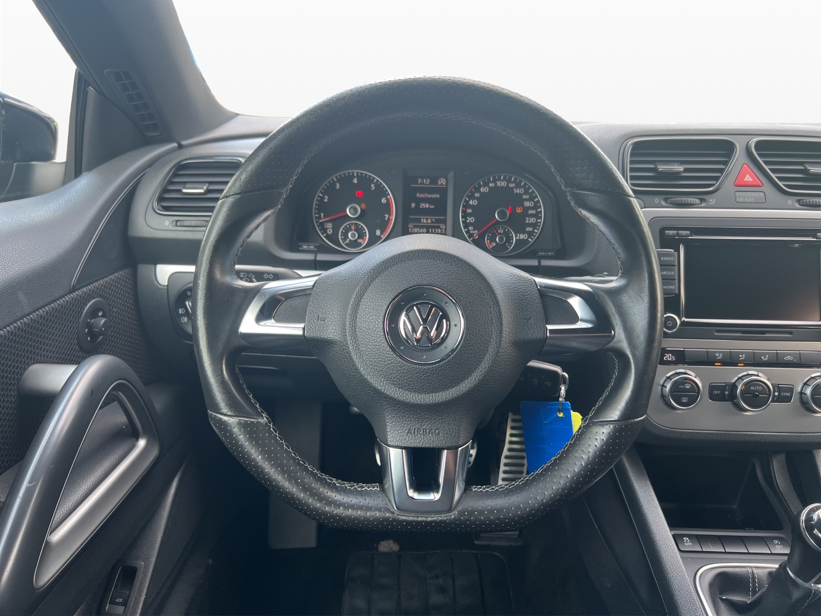 VW Scirocco 1.4 TSI BlueMotion Technology-image-8