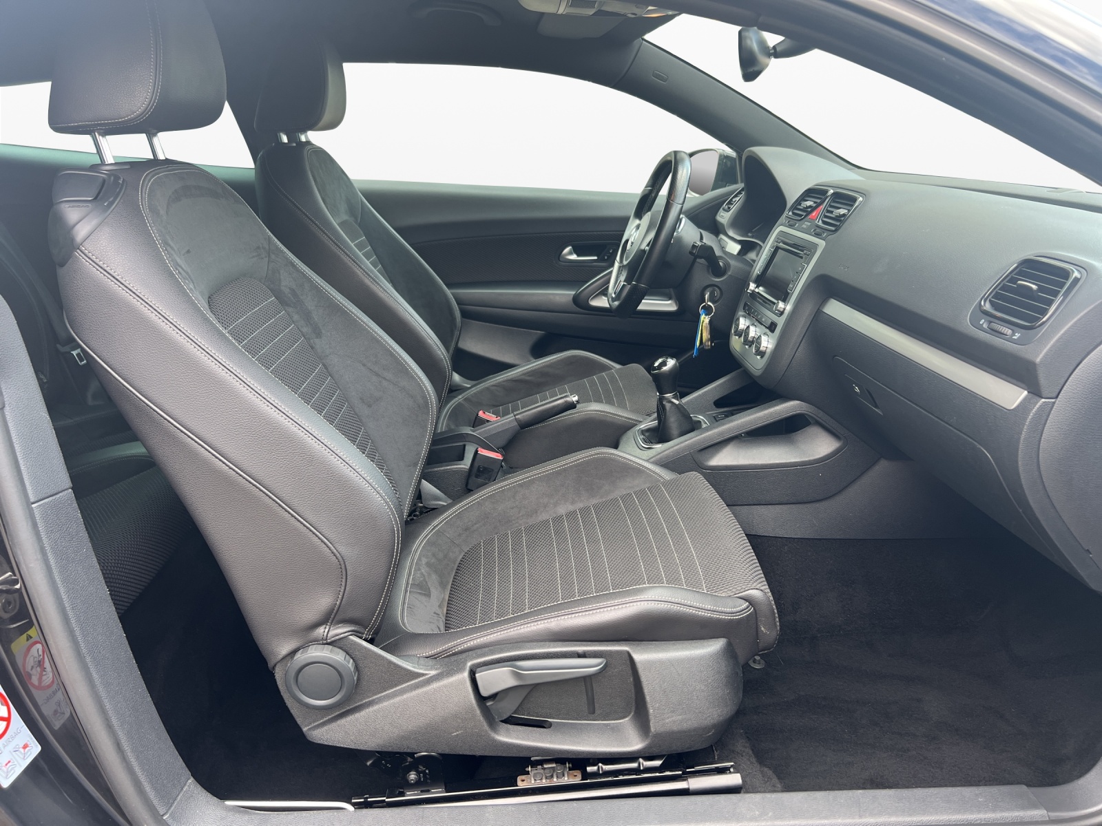 VW Scirocco 1.4 TSI BlueMotion Technology-image-12