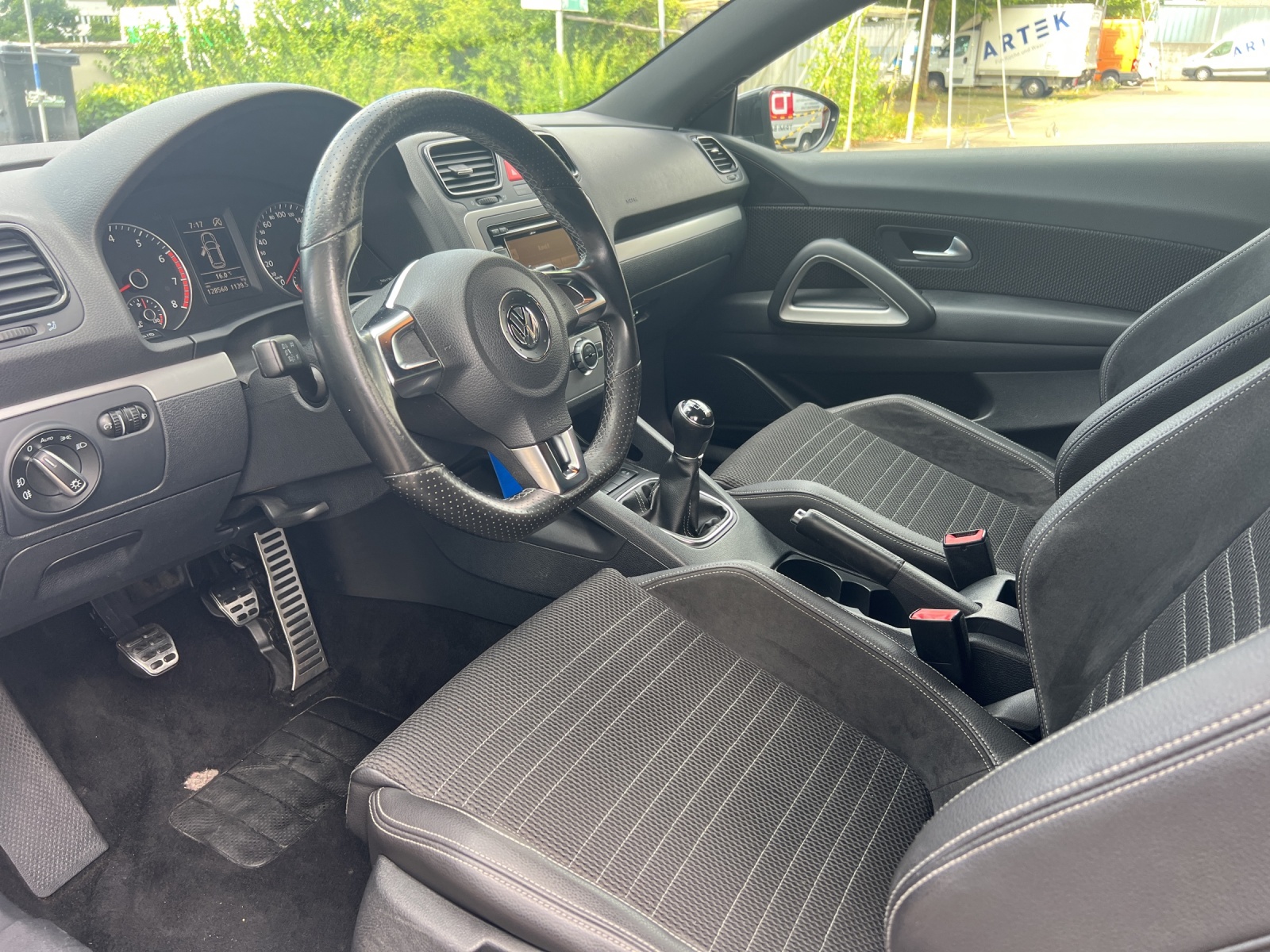 VW Scirocco 1.4 TSI BlueMotion Technology-image-19