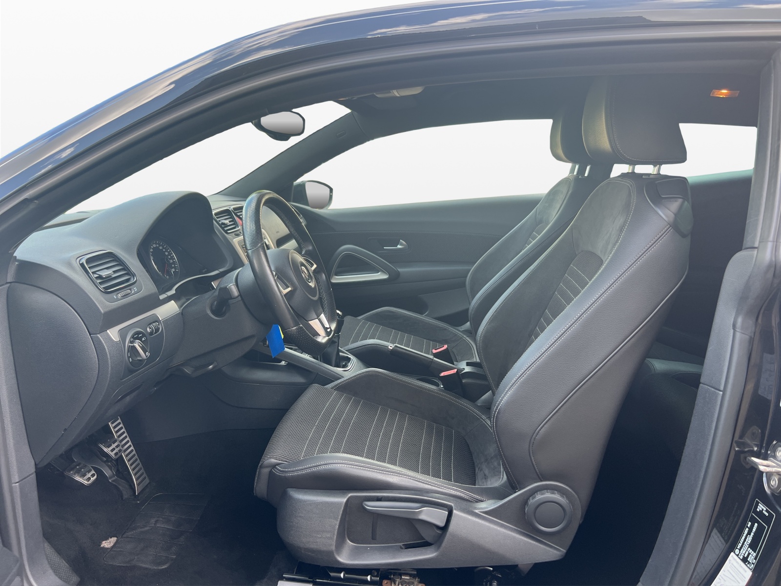 VW Scirocco 1.4 TSI BlueMotion Technology-image-6