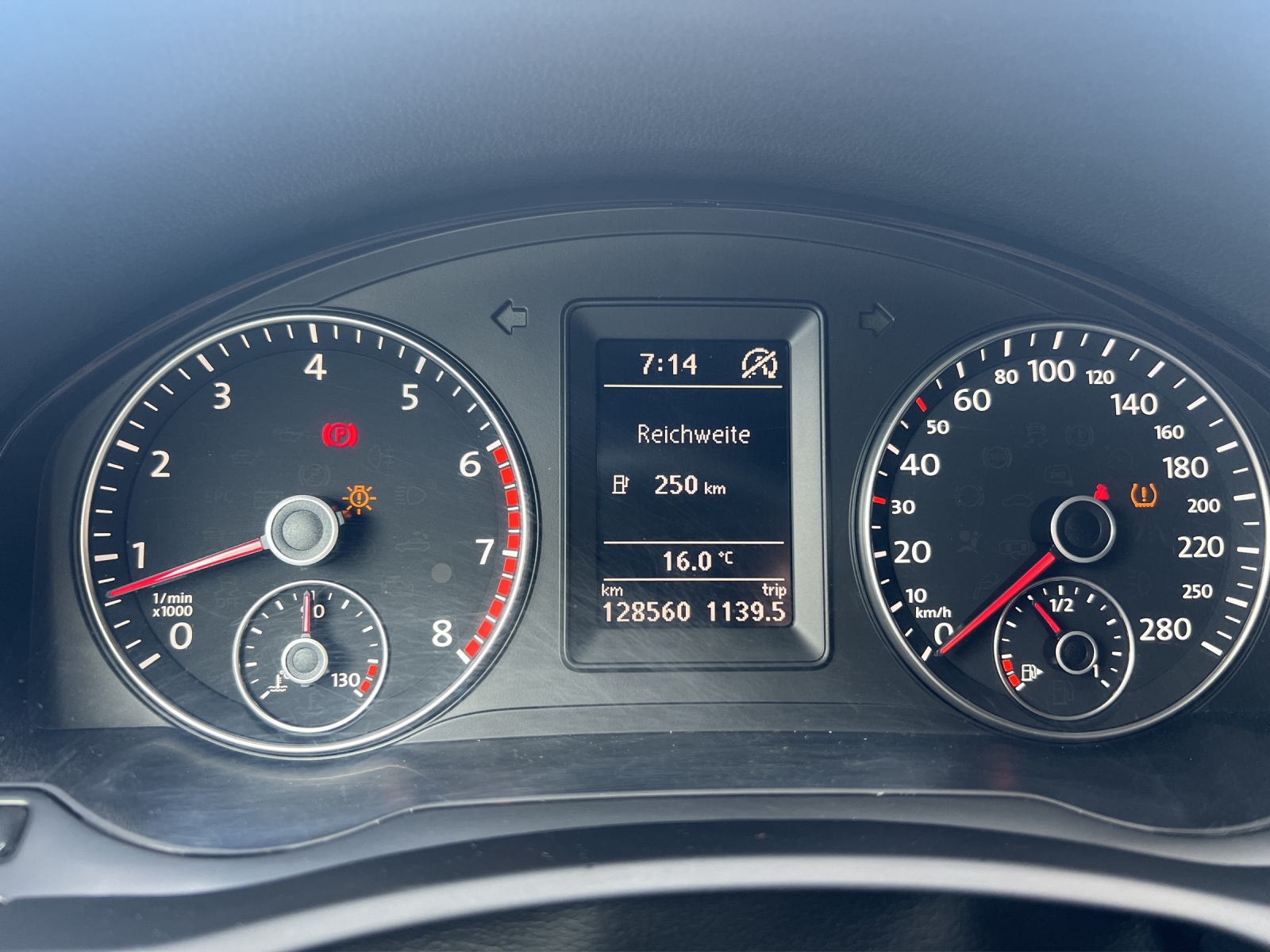 VW Scirocco 1.4 TSI BlueMotion Technology-image-11