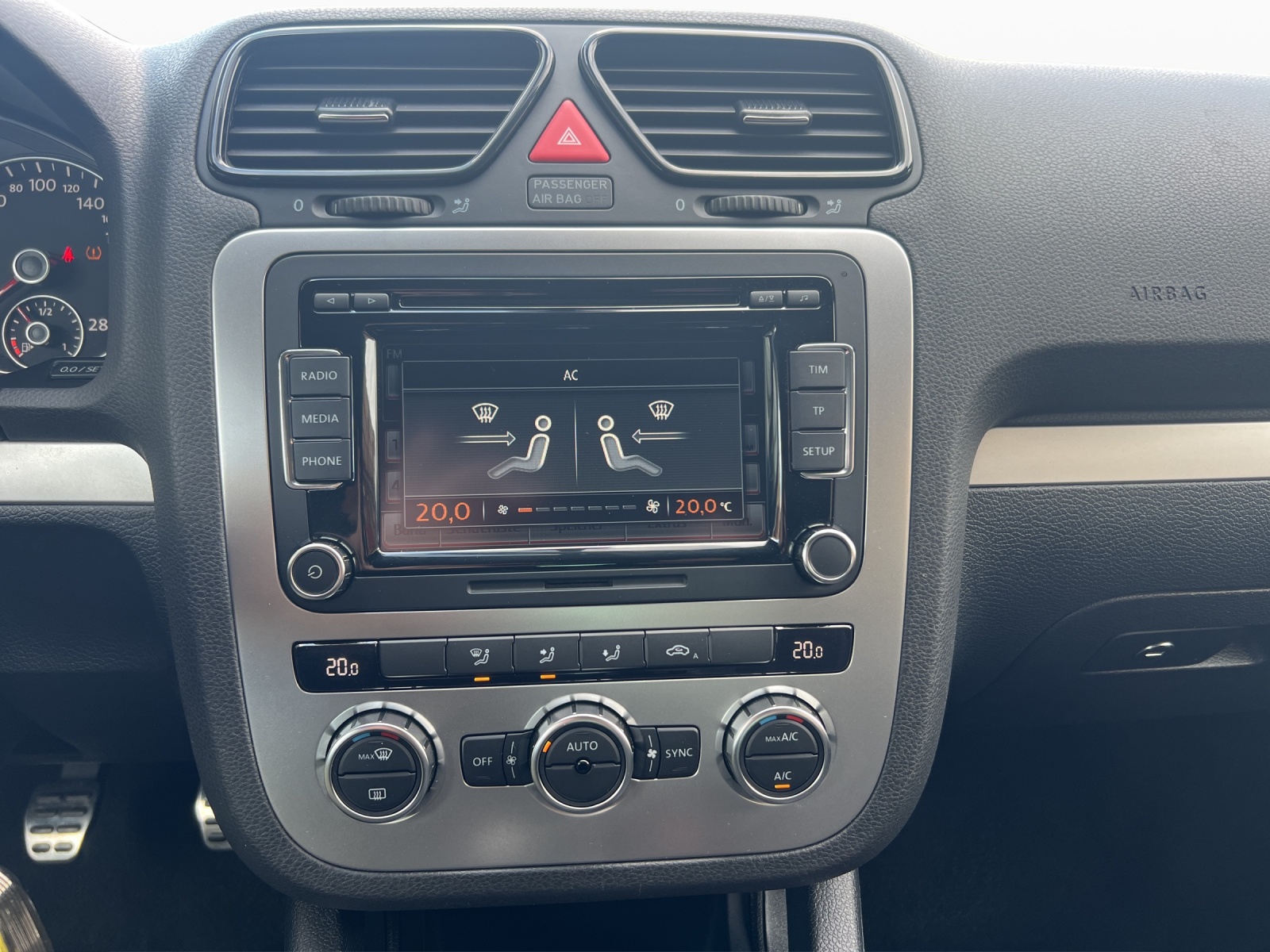 VW Scirocco 1.4 TSI BlueMotion Technology-image-10