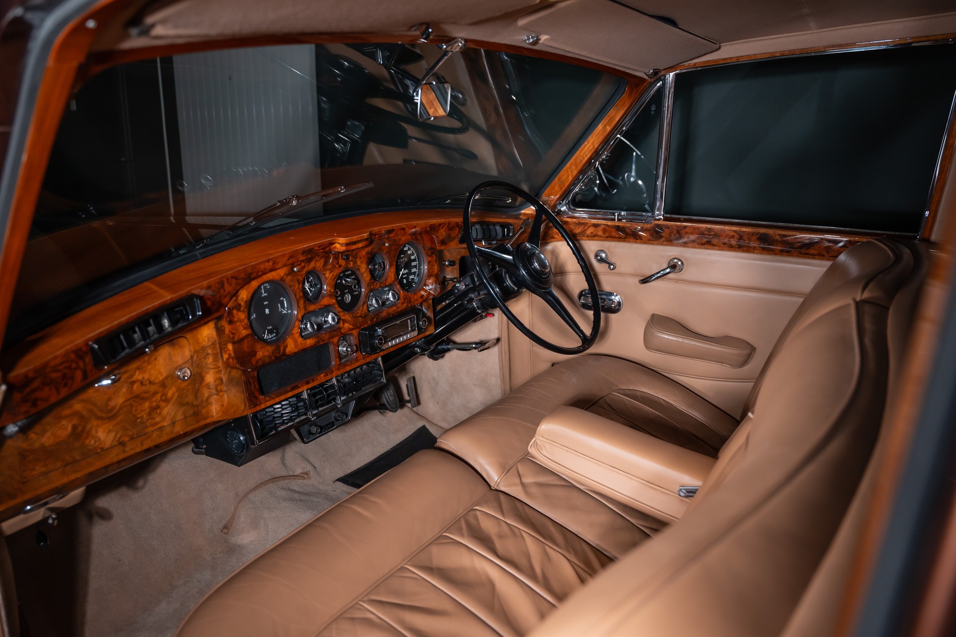 ROLLS-ROYCE Phantom V-image-13