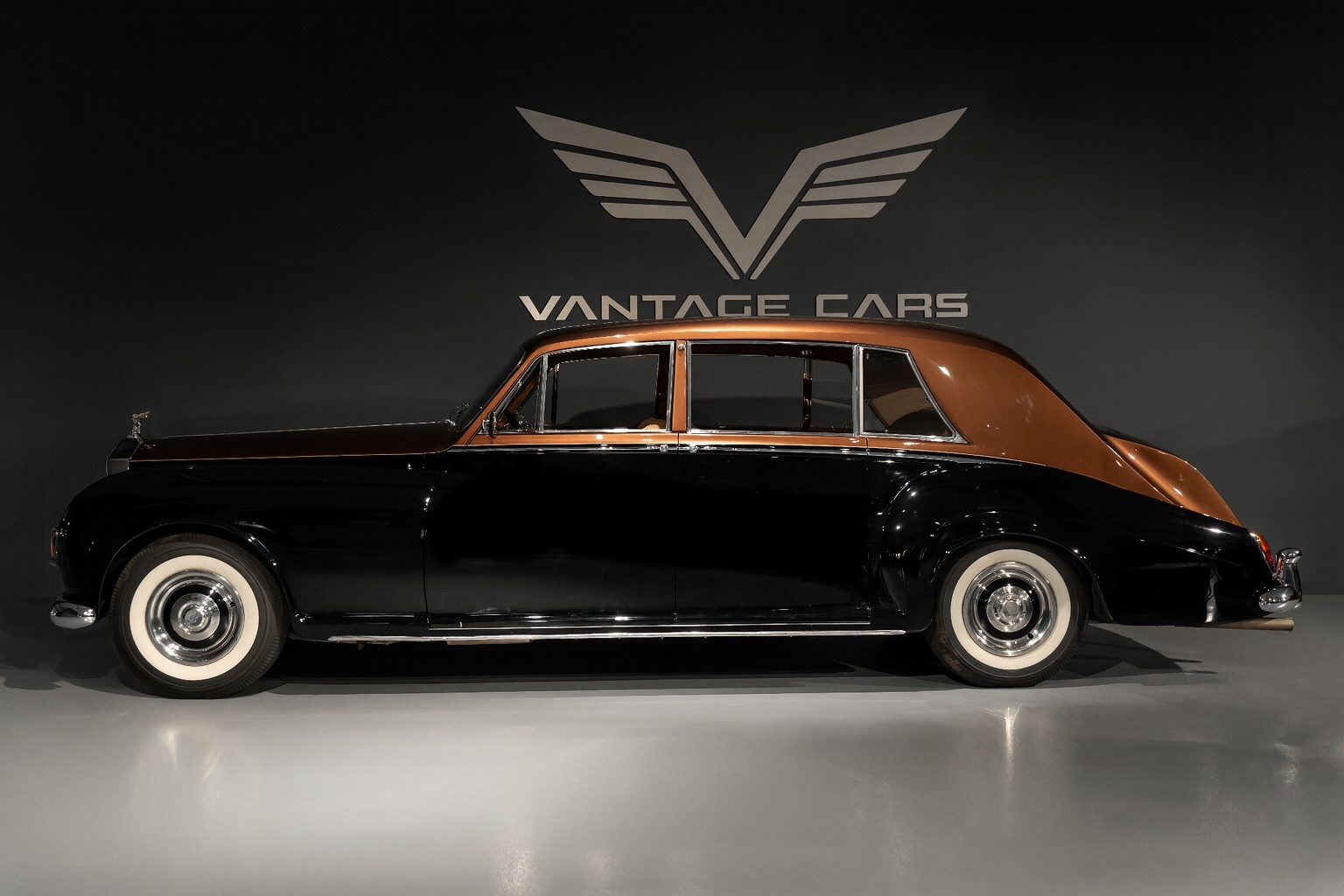 ROLLS-ROYCE Phantom V-showroom-element-1