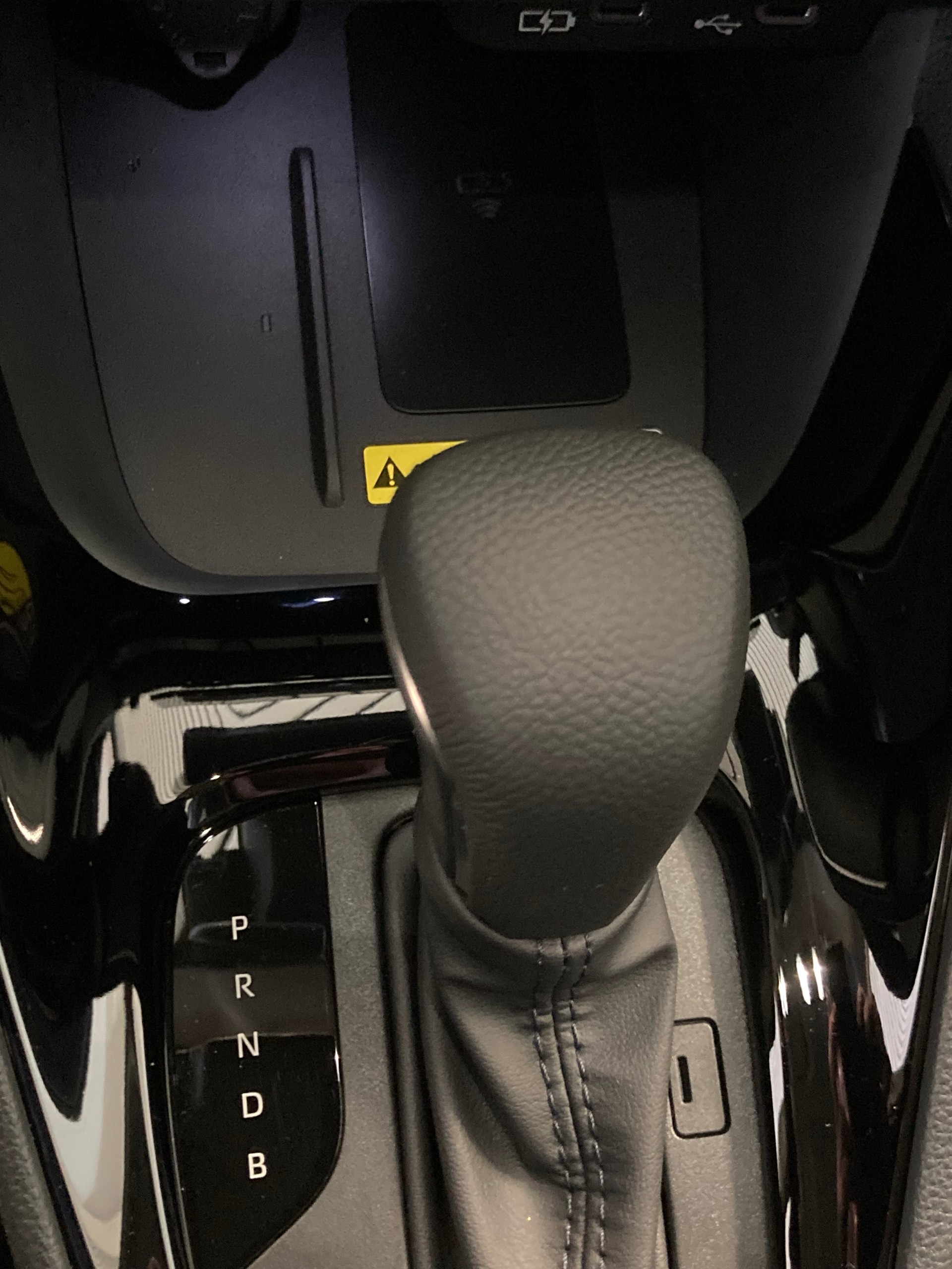 TOYOTA Yaris 1.5 Trend Plus e-CVT-image-12