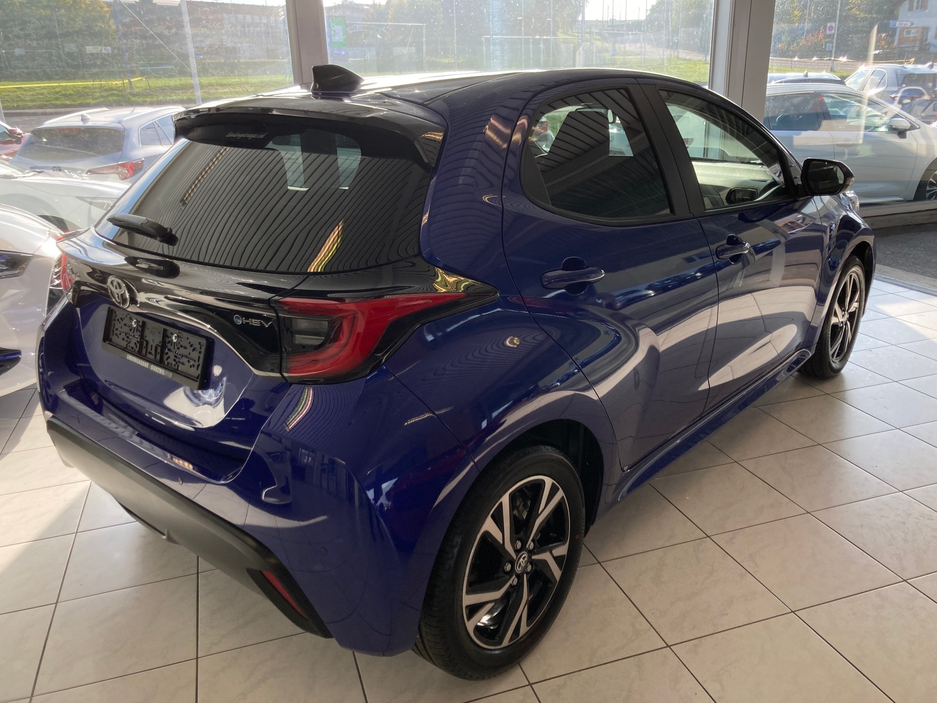 TOYOTA Yaris 1.5 Trend Plus e-CVT-image-4