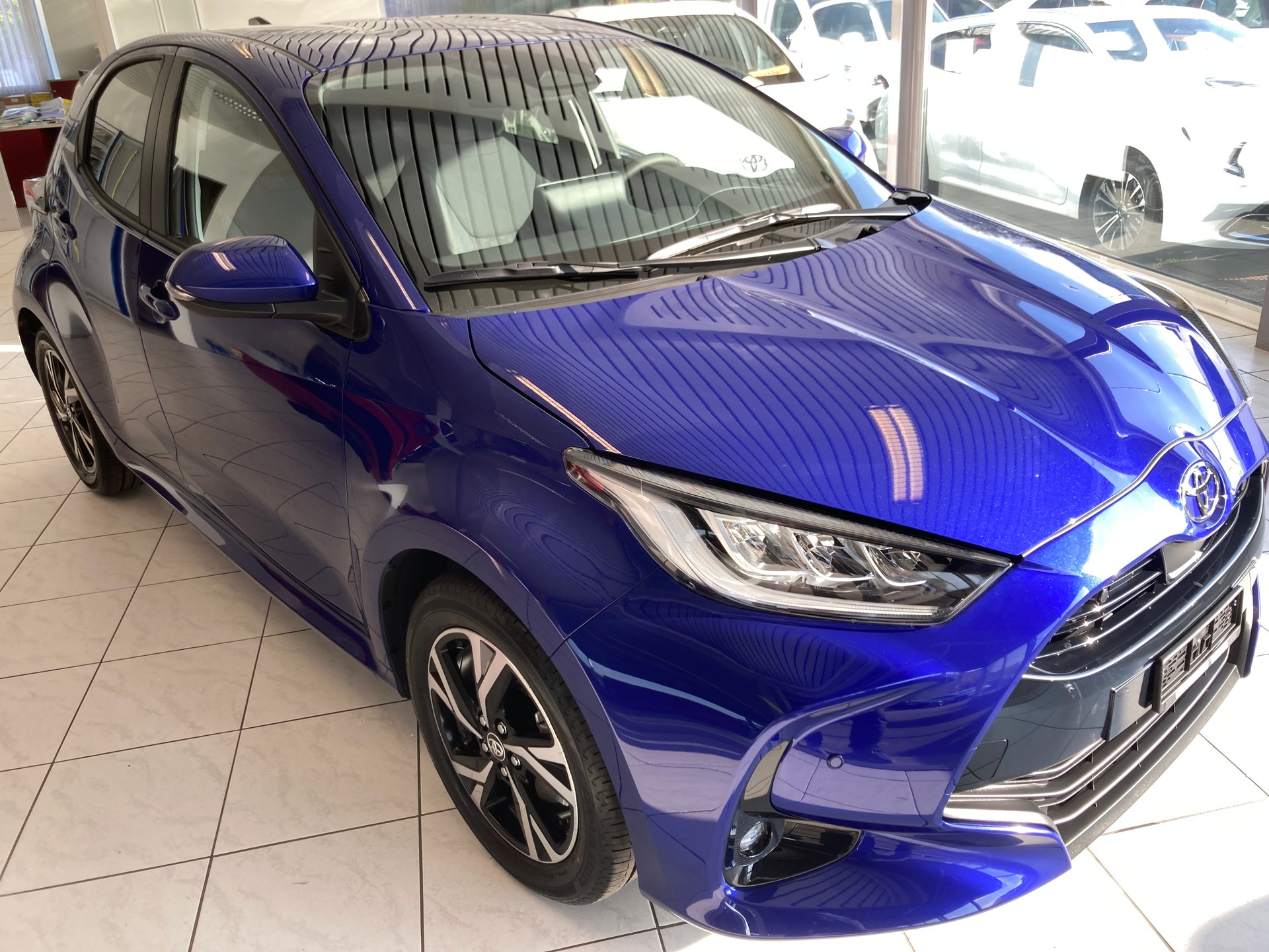 TOYOTA Yaris 1.5 Trend Plus e-CVT-image-2