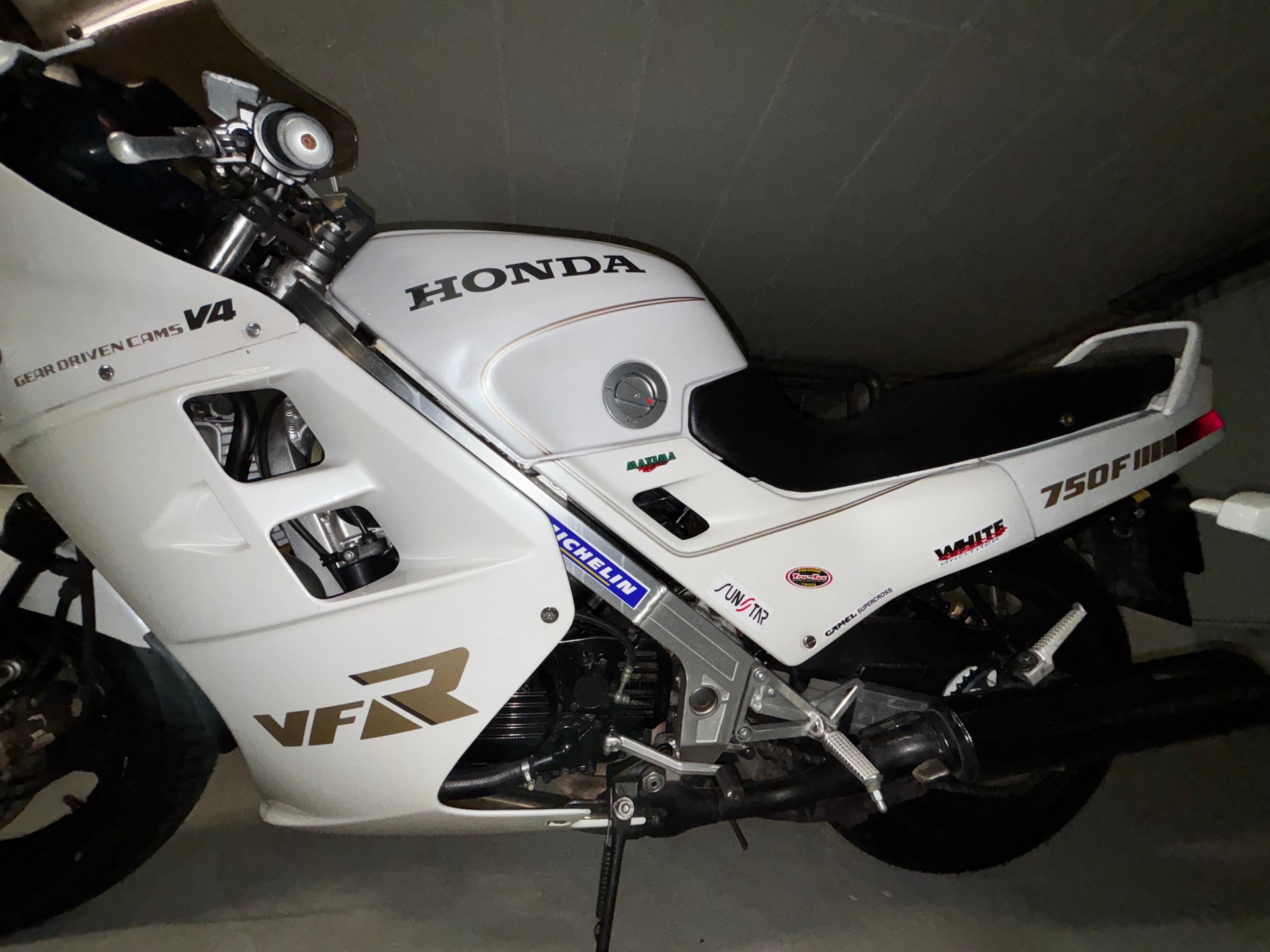 HONDA VFR 750 F G/H-image-7
