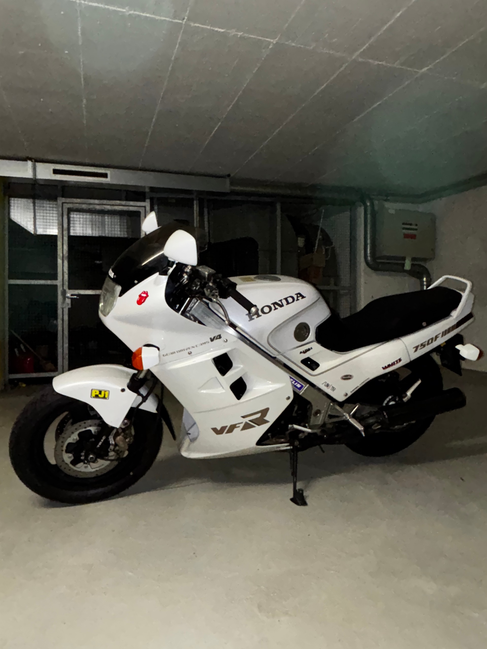 HONDA VFR 750 F G/H-image-1