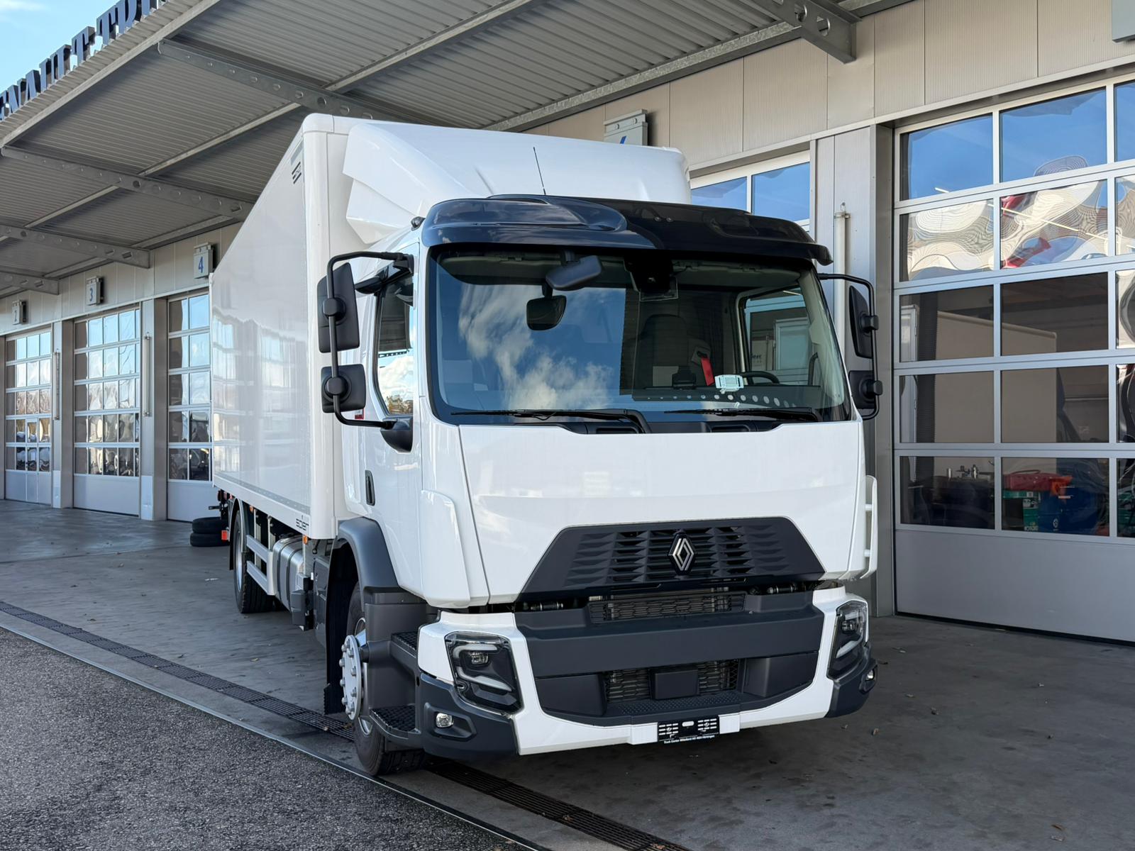 RENAULT D Wide 18.320 4x2-image-1
