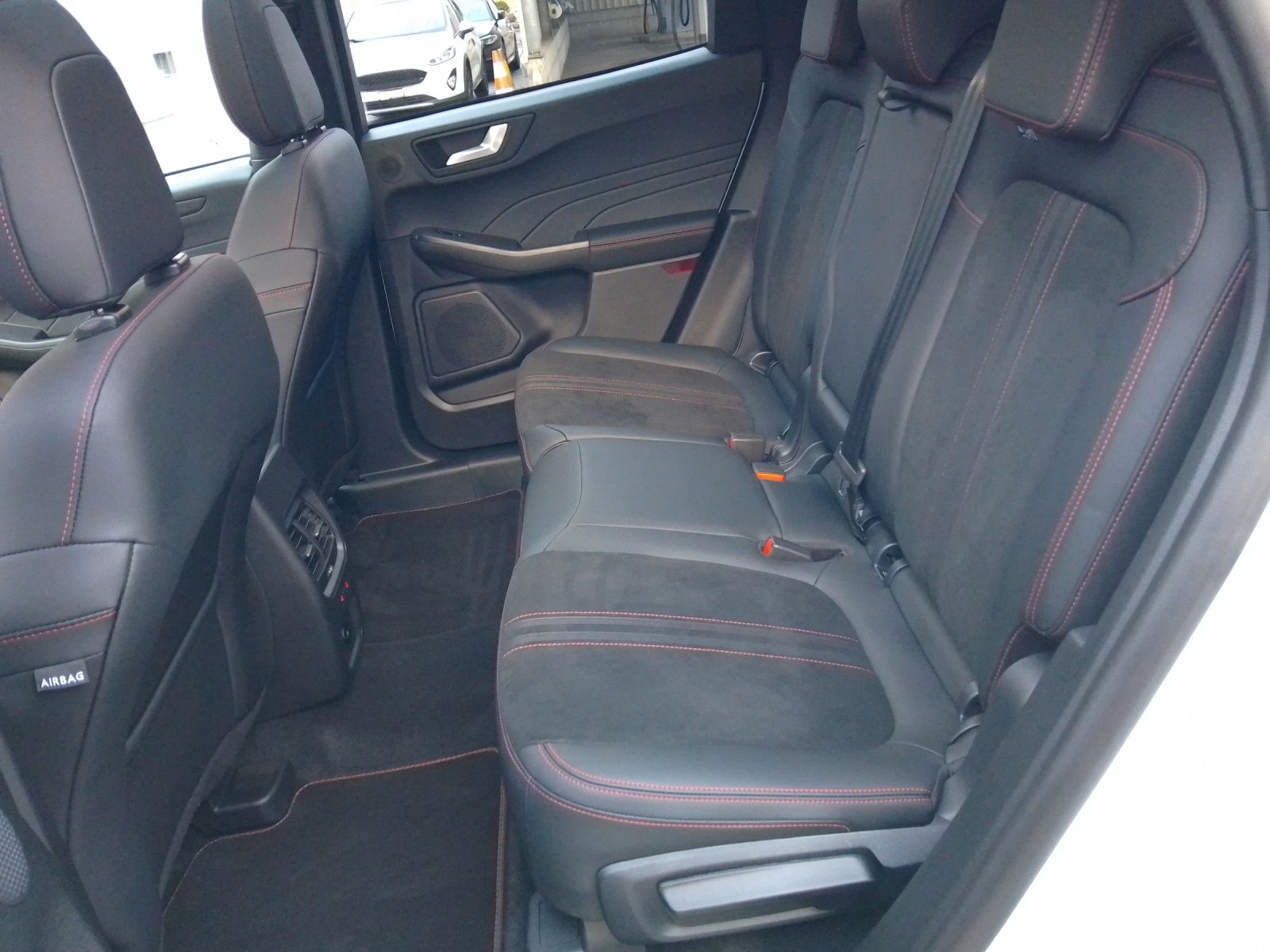 FORD Kuga 2.5 Plug-in Hybrid ST-Line X-image-12