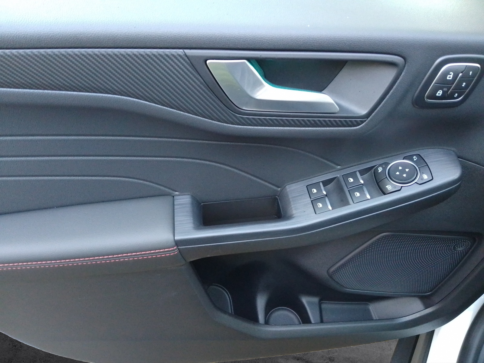 FORD Kuga 2.5 Plug-in Hybrid ST-Line X-image-11