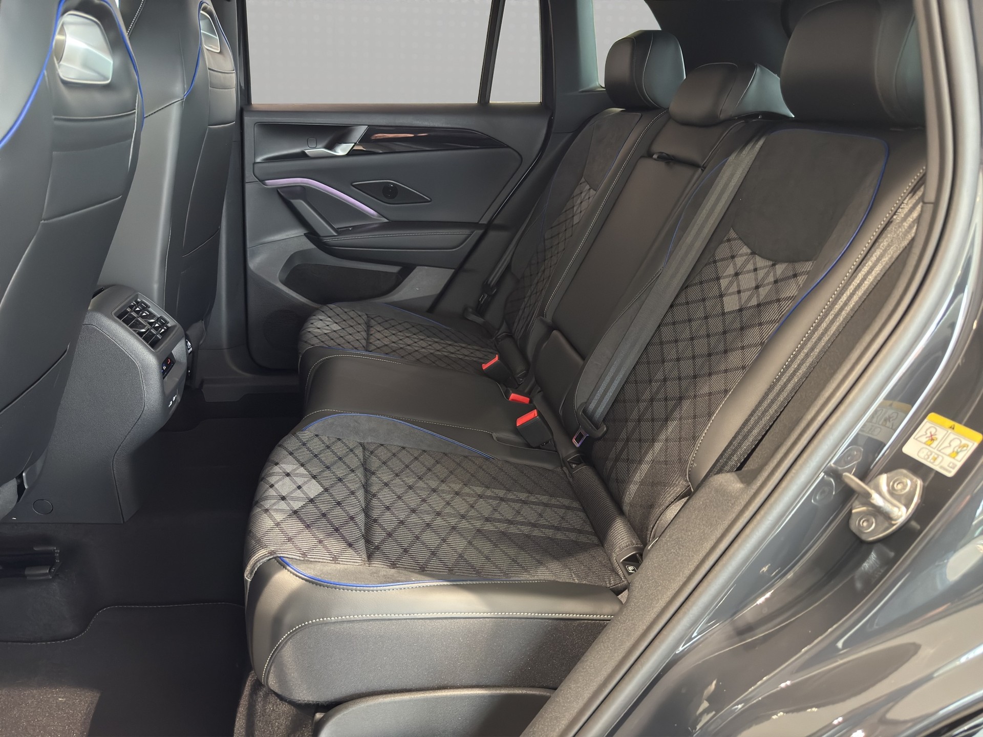 VW Tiguan 1.5 TSI evo2 eHybrid R-Line DSG-image-12