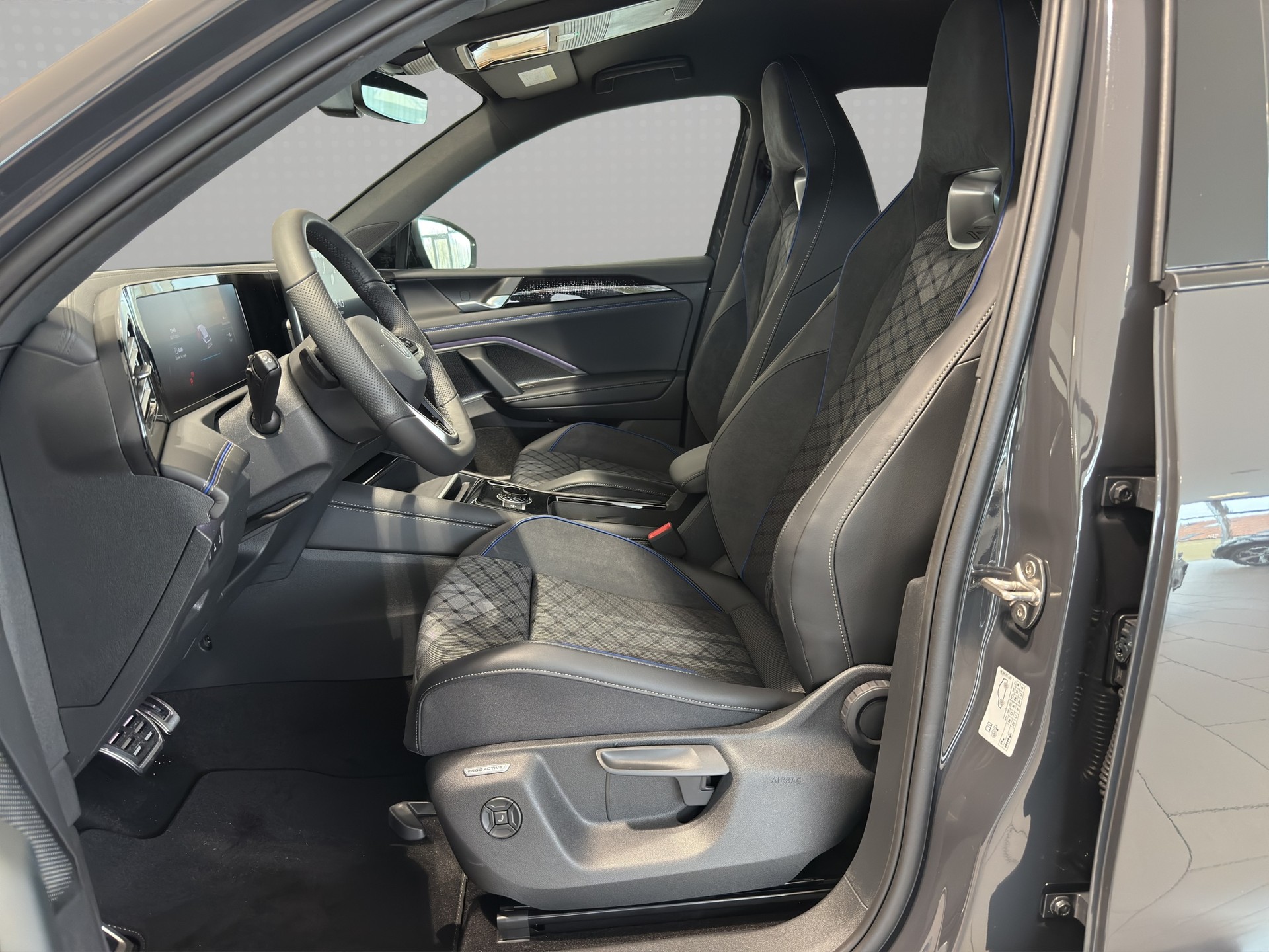 VW Tiguan 1.5 TSI evo2 eHybrid R-Line DSG-image-8