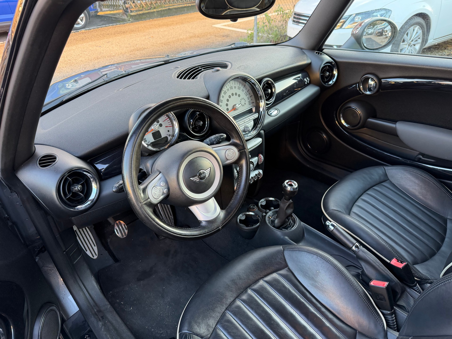 MINI Clubman Cooper John Cooper Works-image-9