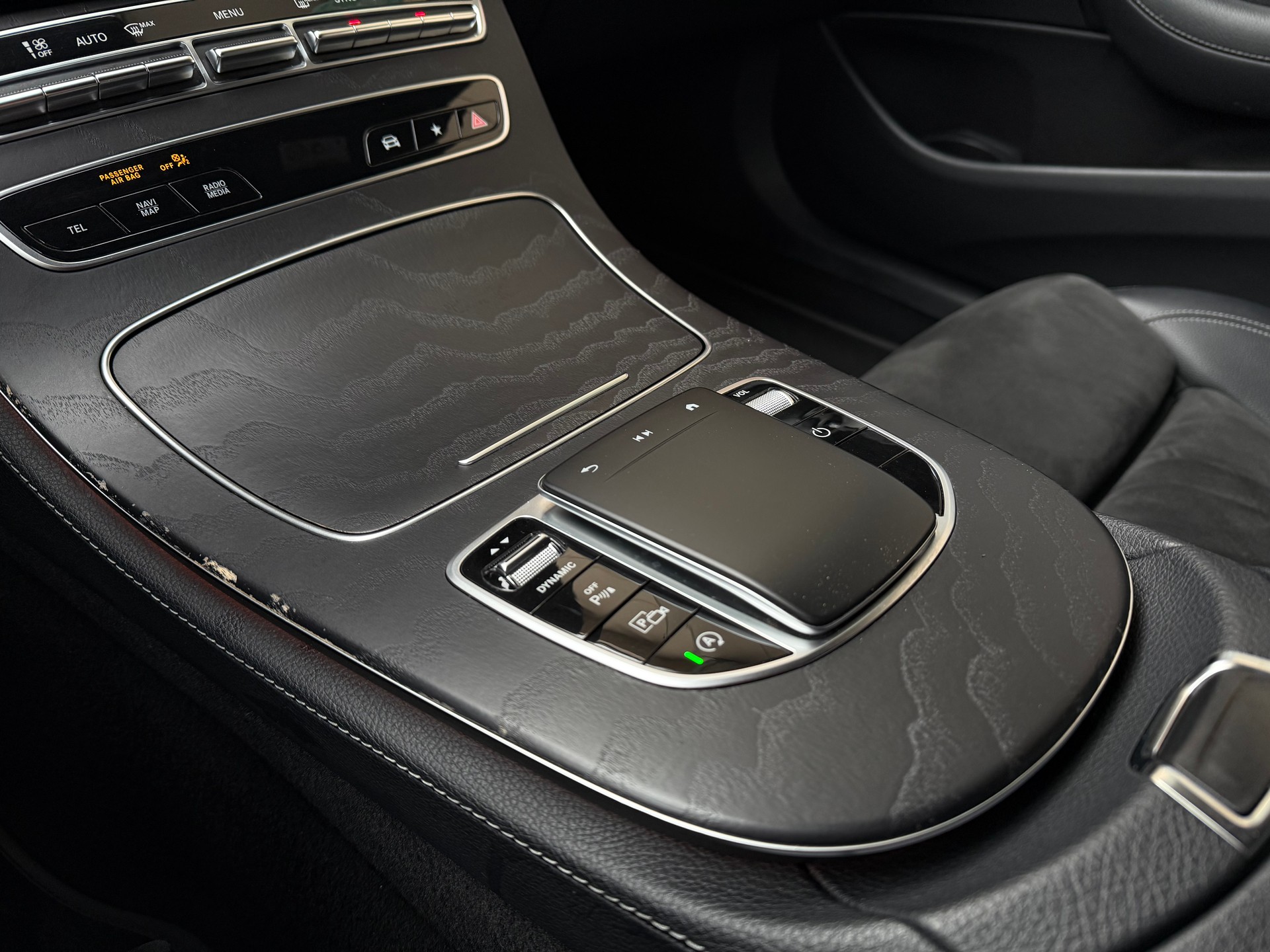 MERCEDES-BENZ E 220 d 4Matic AMG Line 9G-Tronic-image-15