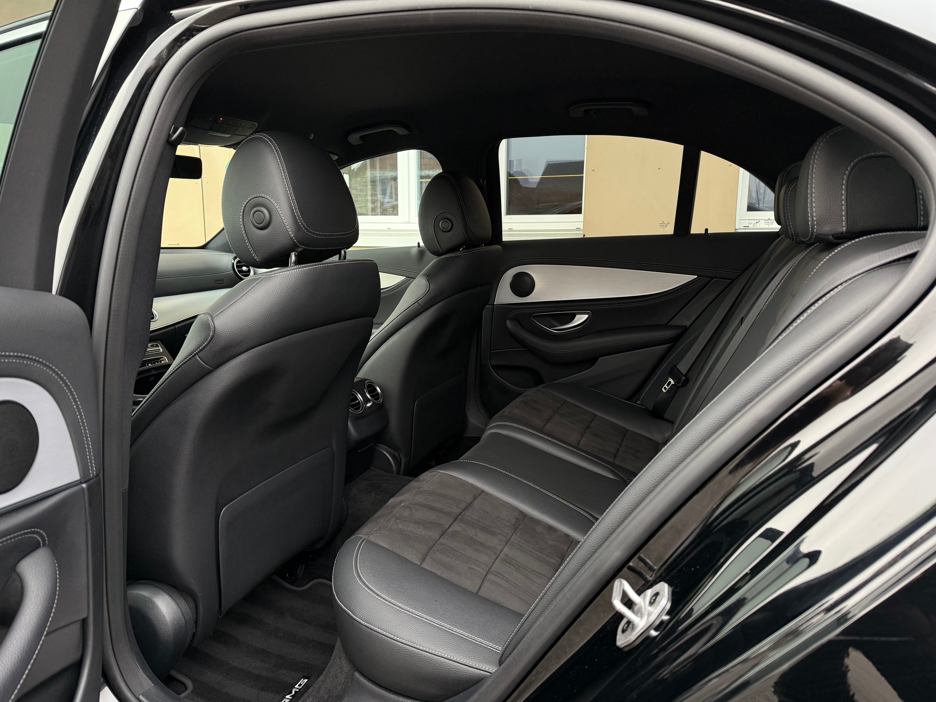 MERCEDES-BENZ E 220 d 4Matic AMG Line 9G-Tronic-image-24