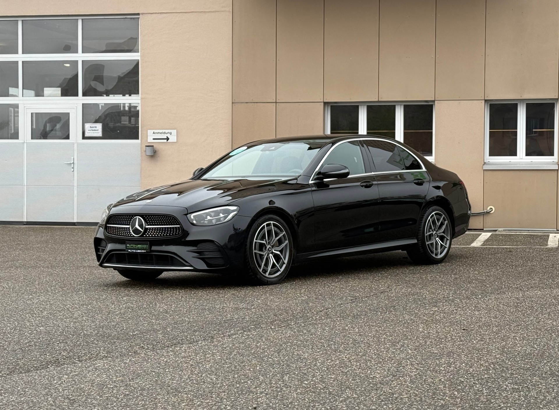 MERCEDES-BENZ E 220 d 4Matic AMG Line 9G-Tronic-image-0