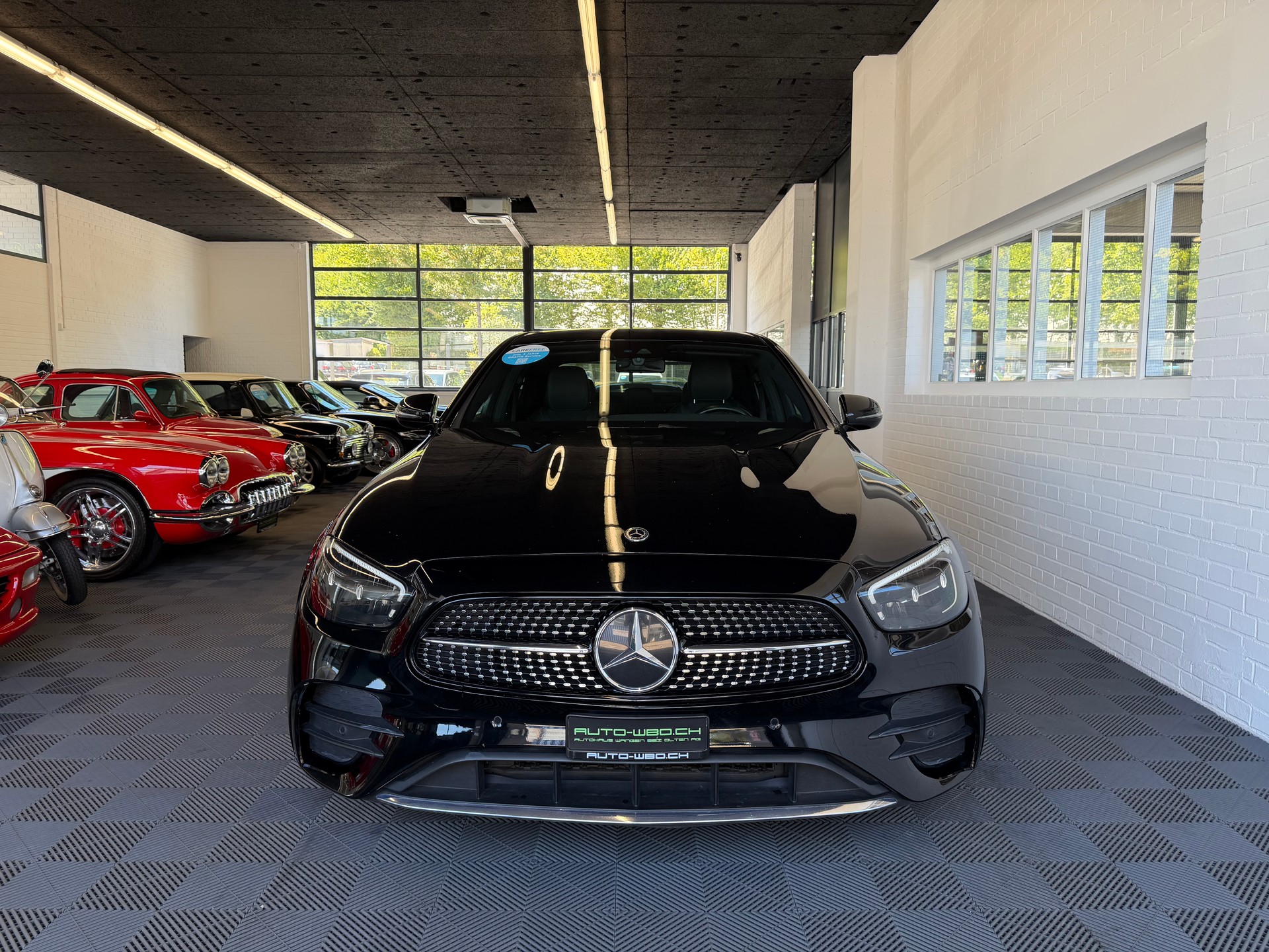 MERCEDES-BENZ E 220 d 4Matic AMG Line 9G-Tronic-image-6