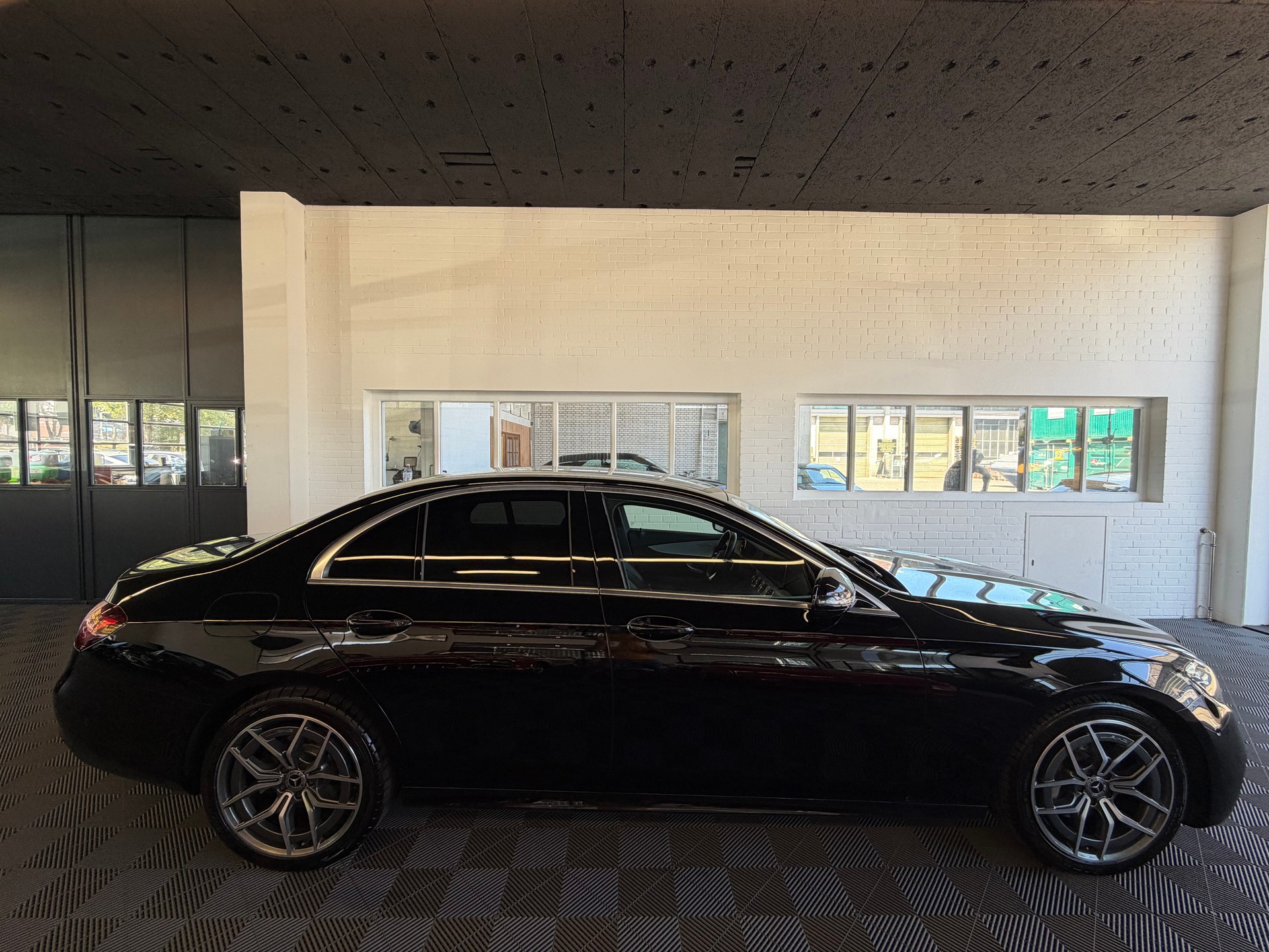 MERCEDES-BENZ E 220 d 4Matic AMG Line 9G-Tronic-image-1