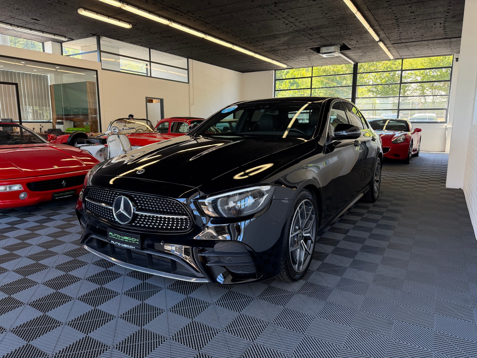 MERCEDES-BENZ E 220 d 4Matic AMG Line 9G-Tronic-image-5